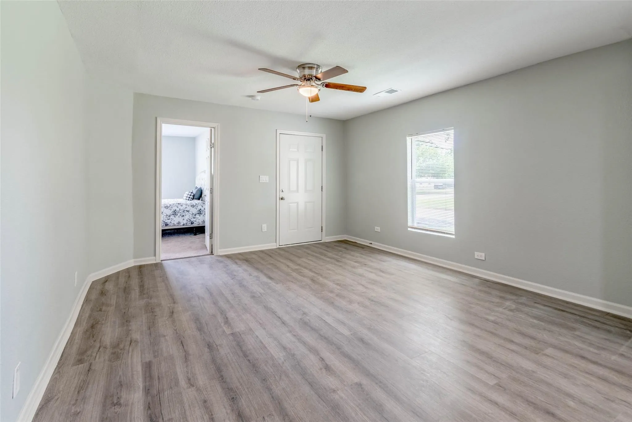 Single Family Residence For Rent in Grayson County , 1203 E King Street, Sherman, Texas 75090, 3 Bedroom, 2 Bathroom, Garage spaces, 1,208 Sqft, built in 1920, mls#21334378, Real Estate Agent in Sherman, Homes For Rent in Grayson county, Homes For Rent in Sherman, Realtor in Sherman Texas, Real Estate Brokerage Independent Realty Texas, Luminita Cordes Realtor