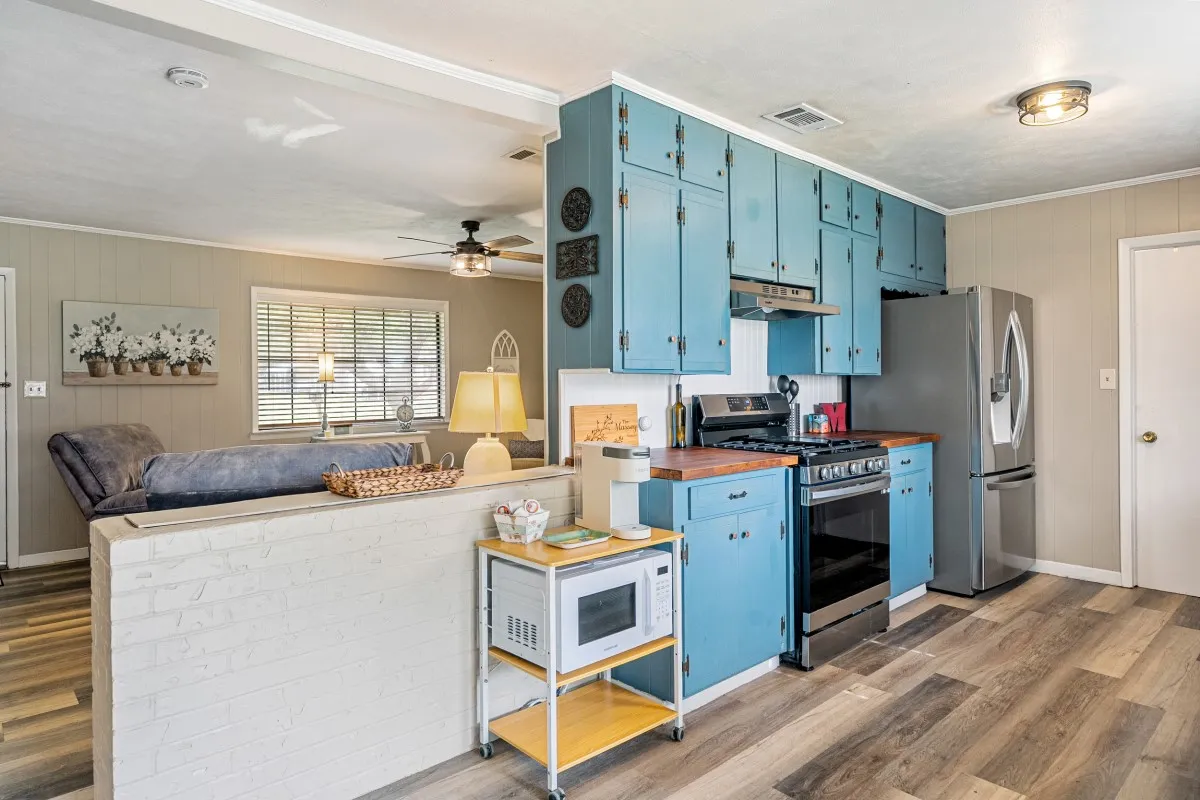 Single Family Residence For Sale in Henderson County , 514 Malibu Street, Malakoff, Texas 75148, 3 Bedroom, 2 Bathroom, Garage spaces, 1,229 Sqft, built in 1966, mls#21330314, Real Estate Agent in Malakoff, Homes For Sale in Henderson county, Homes For Sale in Malakoff, Realtor in Malakoff Texas, Real Estate Brokerage Independent Realty Texas, Luminita Cordes Realtor