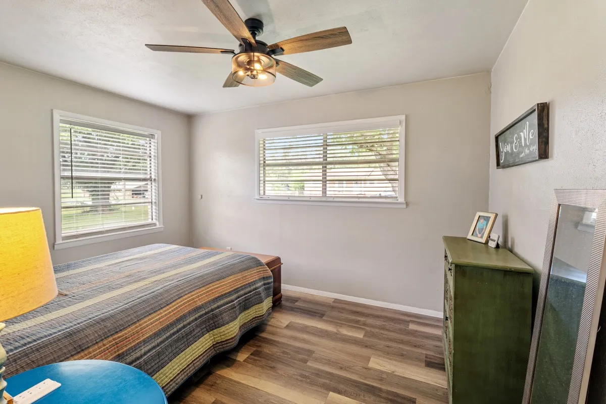 Single Family Residence For Sale in Henderson County , 514 Malibu Street, Malakoff, Texas 75148, 3 Bedroom, 2 Bathroom, Garage spaces, 1,229 Sqft, built in 1966, mls#21330314, Real Estate Agent in Malakoff, Homes For Sale in Henderson county, Homes For Sale in Malakoff, Realtor in Malakoff Texas, Real Estate Brokerage Independent Realty Texas, Luminita Cordes Realtor