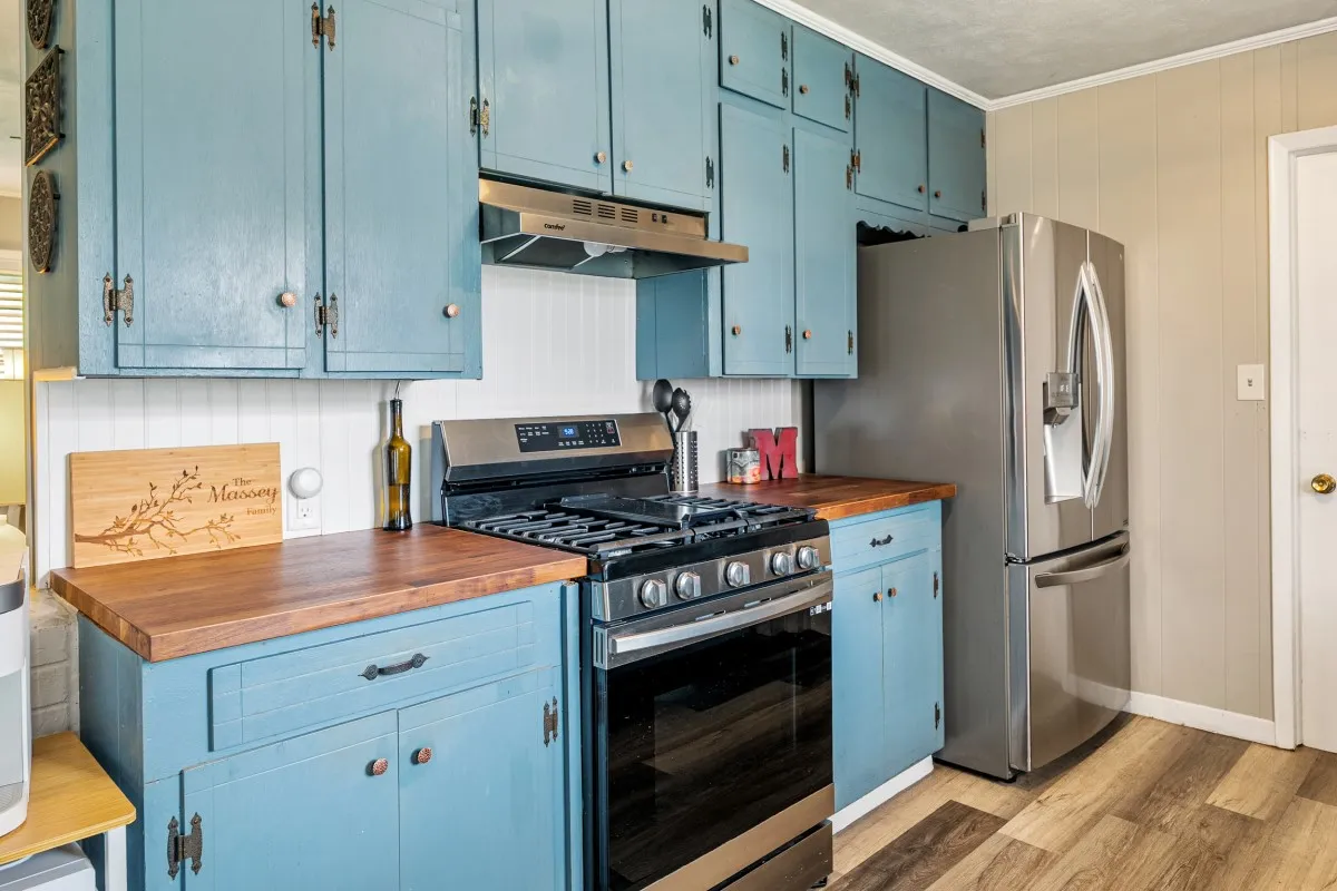 Single Family Residence For Sale in Henderson County , 514 Malibu Street, Malakoff, Texas 75148, 3 Bedroom, 2 Bathroom, Garage spaces, 1,229 Sqft, built in 1966, mls#21330314, Real Estate Agent in Malakoff, Homes For Sale in Henderson county, Homes For Sale in Malakoff, Realtor in Malakoff Texas, Real Estate Brokerage Independent Realty Texas, Luminita Cordes Realtor
