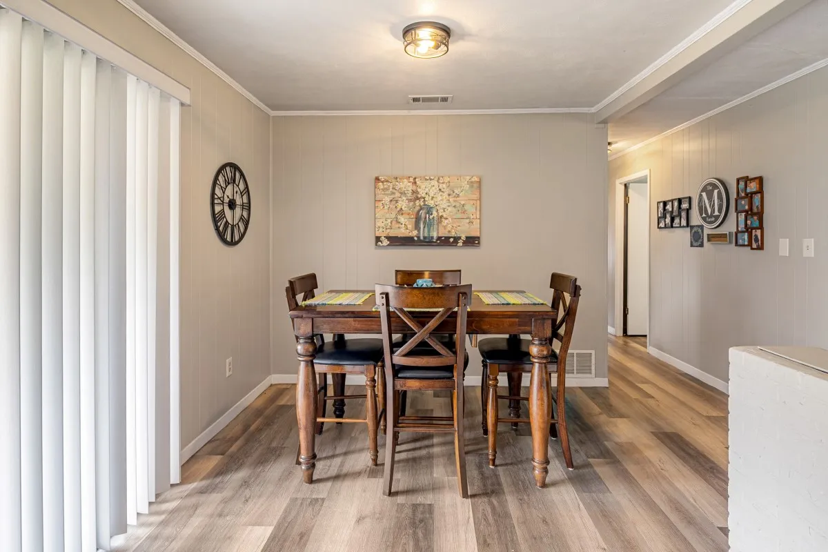 Single Family Residence For Sale in Henderson County , 514 Malibu Street, Malakoff, Texas 75148, 3 Bedroom, 2 Bathroom, Garage spaces, 1,229 Sqft, built in 1966, mls#21330314, Real Estate Agent in Malakoff, Homes For Sale in Henderson county, Homes For Sale in Malakoff, Realtor in Malakoff Texas, Real Estate Brokerage Independent Realty Texas, Luminita Cordes Realtor