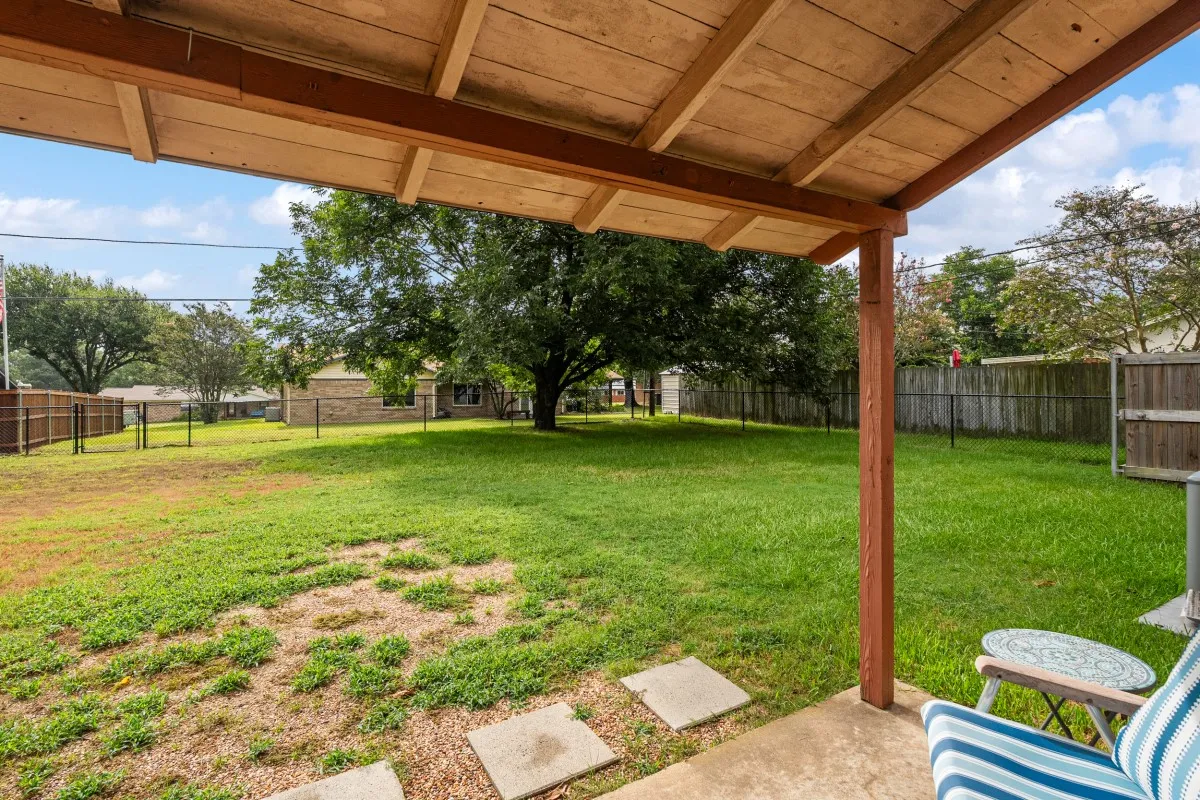 Single Family Residence For Sale in Henderson County , 514 Malibu Street, Malakoff, Texas 75148, 3 Bedroom, 2 Bathroom, Garage spaces, 1,229 Sqft, built in 1966, mls#21330314, Real Estate Agent in Malakoff, Homes For Sale in Henderson county, Homes For Sale in Malakoff, Realtor in Malakoff Texas, Real Estate Brokerage Independent Realty Texas, Luminita Cordes Realtor