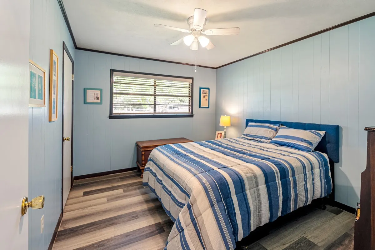 Single Family Residence For Sale in Henderson County , 514 Malibu Street, Malakoff, Texas 75148, 3 Bedroom, 2 Bathroom, Garage spaces, 1,229 Sqft, built in 1966, mls#21330314, Real Estate Agent in Malakoff, Homes For Sale in Henderson county, Homes For Sale in Malakoff, Realtor in Malakoff Texas, Real Estate Brokerage Independent Realty Texas, Luminita Cordes Realtor