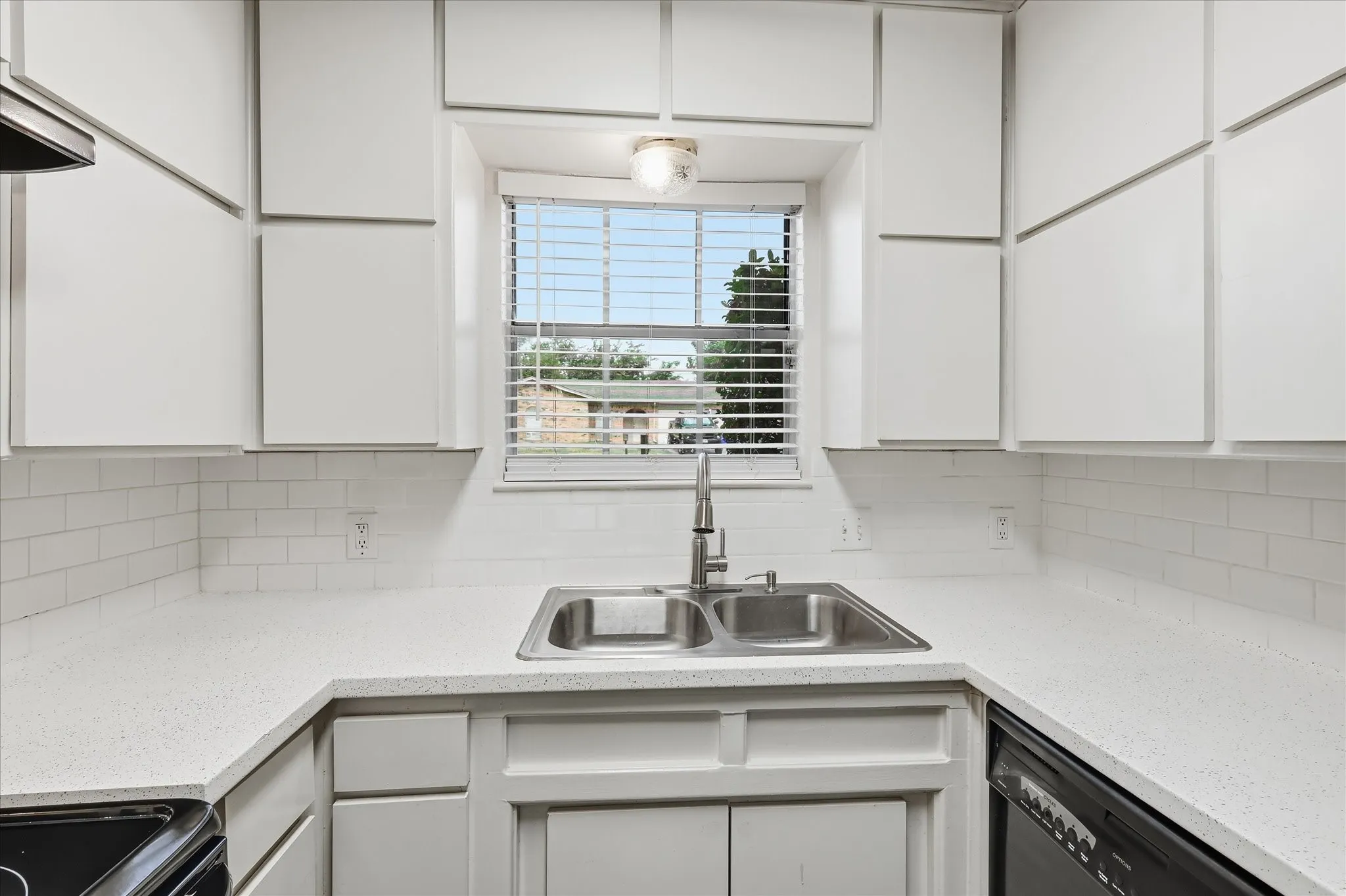 Single Family Residence For Rent in Tarrant County , 6540 Bernadine Drive, Watauga, Texas 76148, 3 Bedroom, 2 Bathroom, 2 Garage spaces, 1,032 Sqft, built in 1972, mls#21331493, Real Estate Agent in Watauga, Homes For Rent in Tarrant county, Homes For Rent in Watauga, Realtor in Watauga Texas, Real Estate Brokerage Independent Realty Texas, Luminita Cordes Realtor