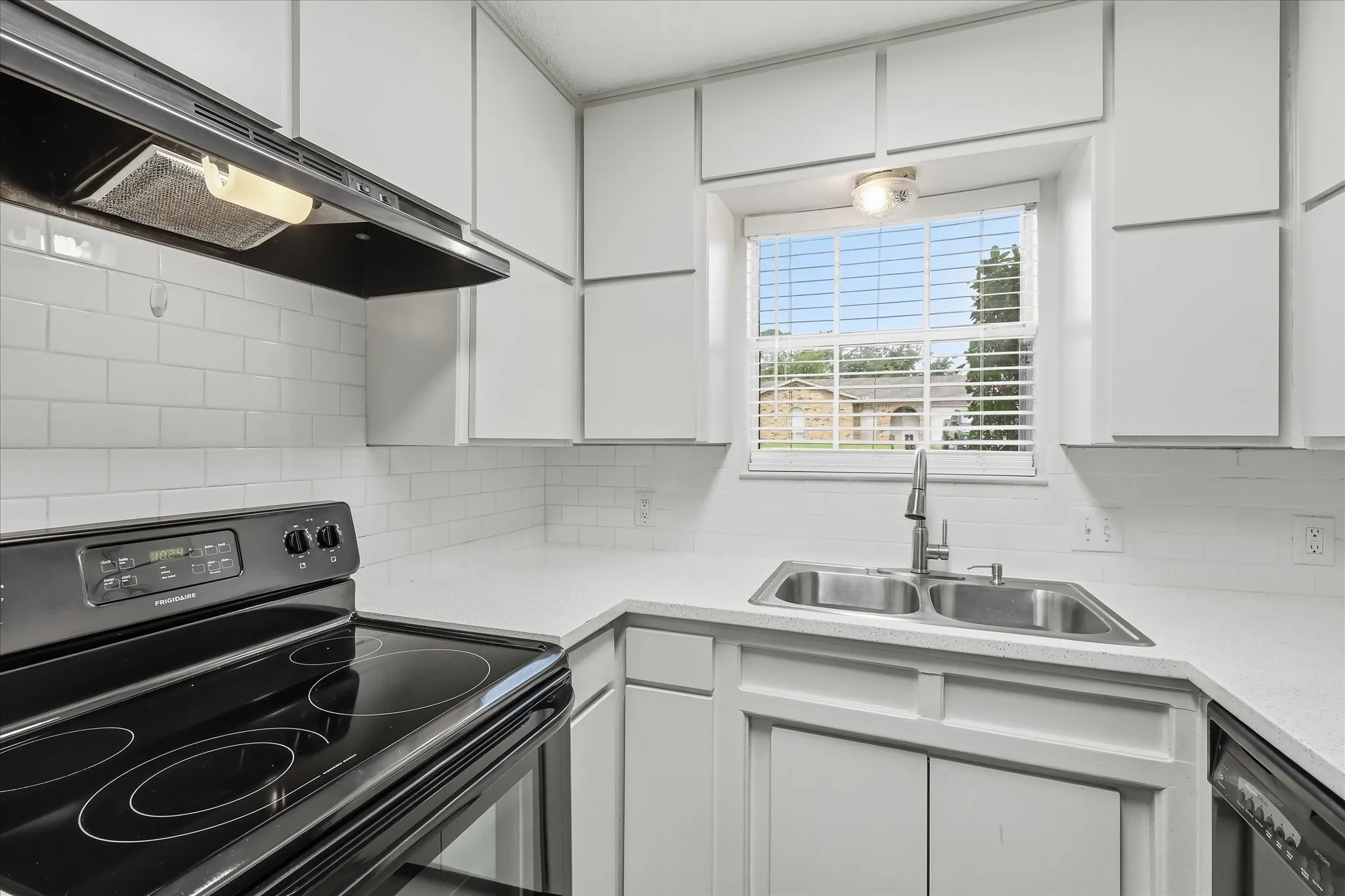 Single Family Residence For Rent in Tarrant County , 6540 Bernadine Drive, Watauga, Texas 76148, 3 Bedroom, 2 Bathroom, 2 Garage spaces, 1,032 Sqft, built in 1972, mls#21331493, Real Estate Agent in Watauga, Homes For Rent in Tarrant county, Homes For Rent in Watauga, Realtor in Watauga Texas, Real Estate Brokerage Independent Realty Texas, Luminita Cordes Realtor