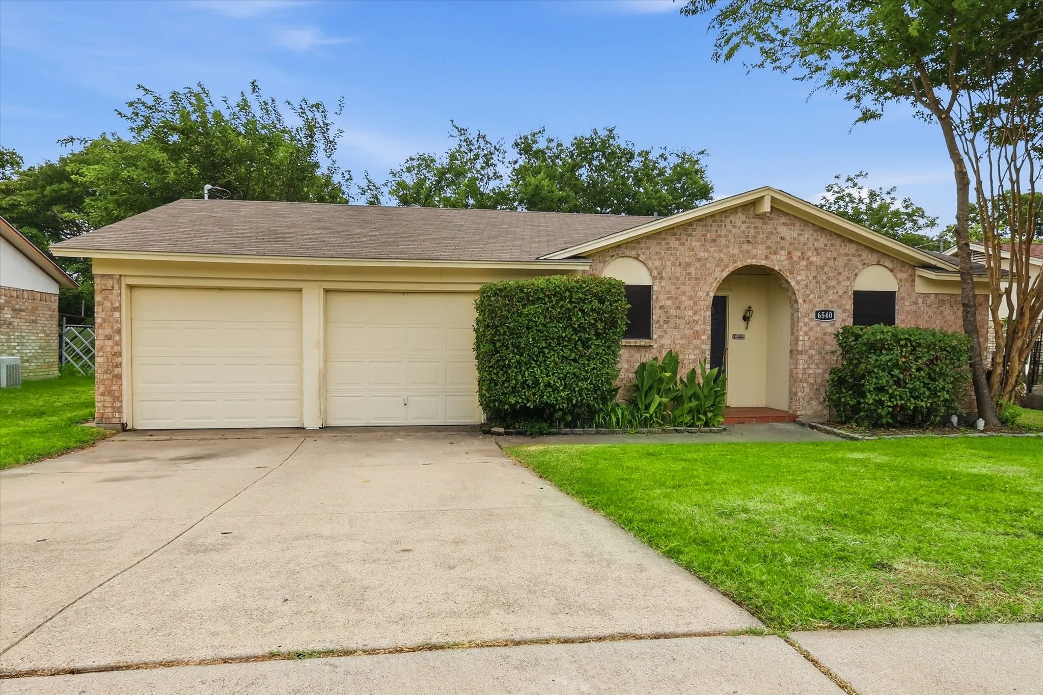 Single Family Residence For Rent in Tarrant County , 6540 Bernadine Drive, Watauga, Texas 76148, 3 Bedroom, 2 Bathroom, 2 Garage spaces, 1,032 Sqft, built in 1972, mls#21331493, Real Estate Agent in Watauga, Homes For Rent in Tarrant county, Homes For Rent in Watauga, Realtor in Watauga Texas, Real Estate Brokerage Independent Realty Texas, Luminita Cordes Realtor
