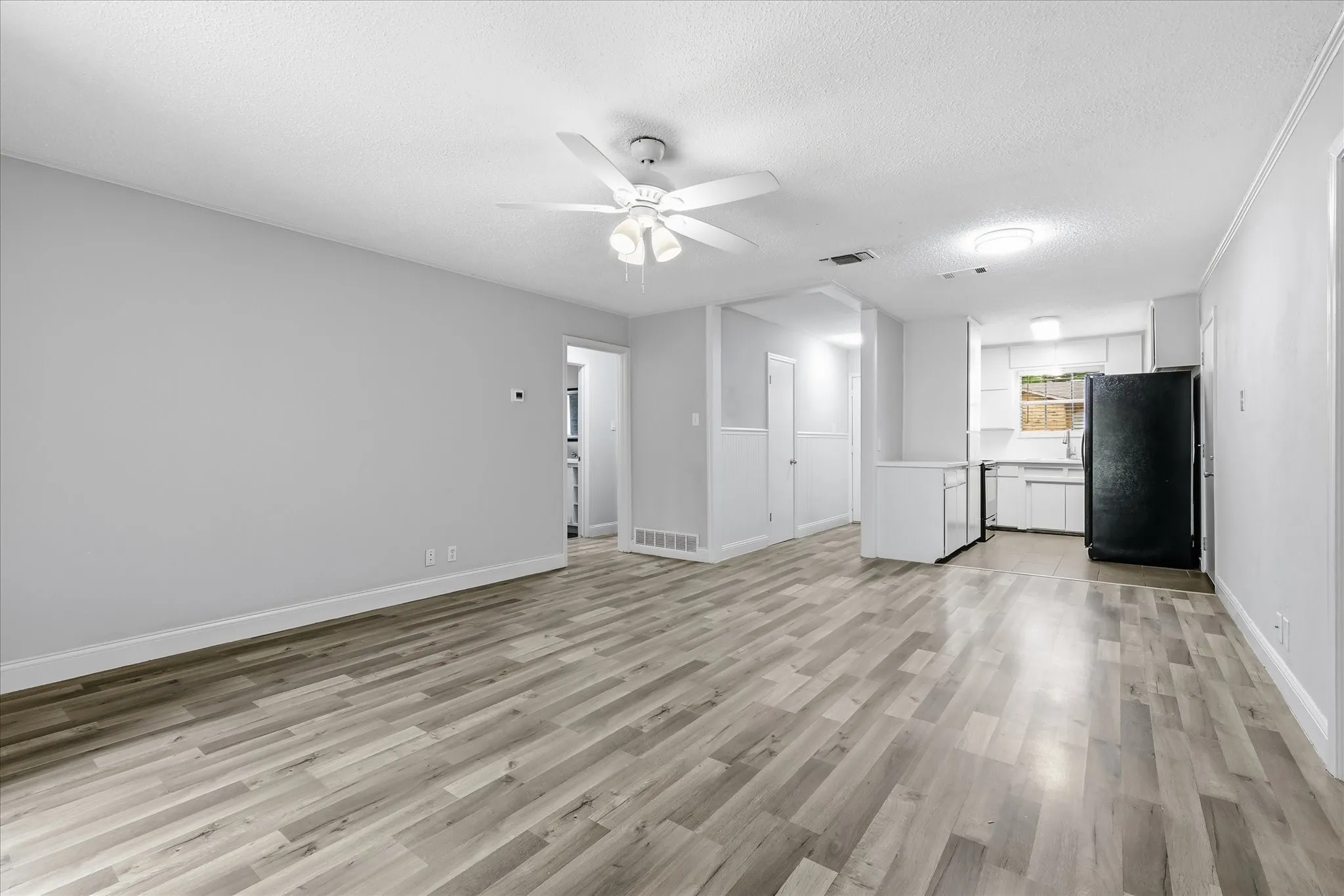 Single Family Residence For Rent in Tarrant County , 6540 Bernadine Drive, Watauga, Texas 76148, 3 Bedroom, 2 Bathroom, 2 Garage spaces, 1,032 Sqft, built in 1972, mls#21331493, Real Estate Agent in Watauga, Homes For Rent in Tarrant county, Homes For Rent in Watauga, Realtor in Watauga Texas, Real Estate Brokerage Independent Realty Texas, Luminita Cordes Realtor