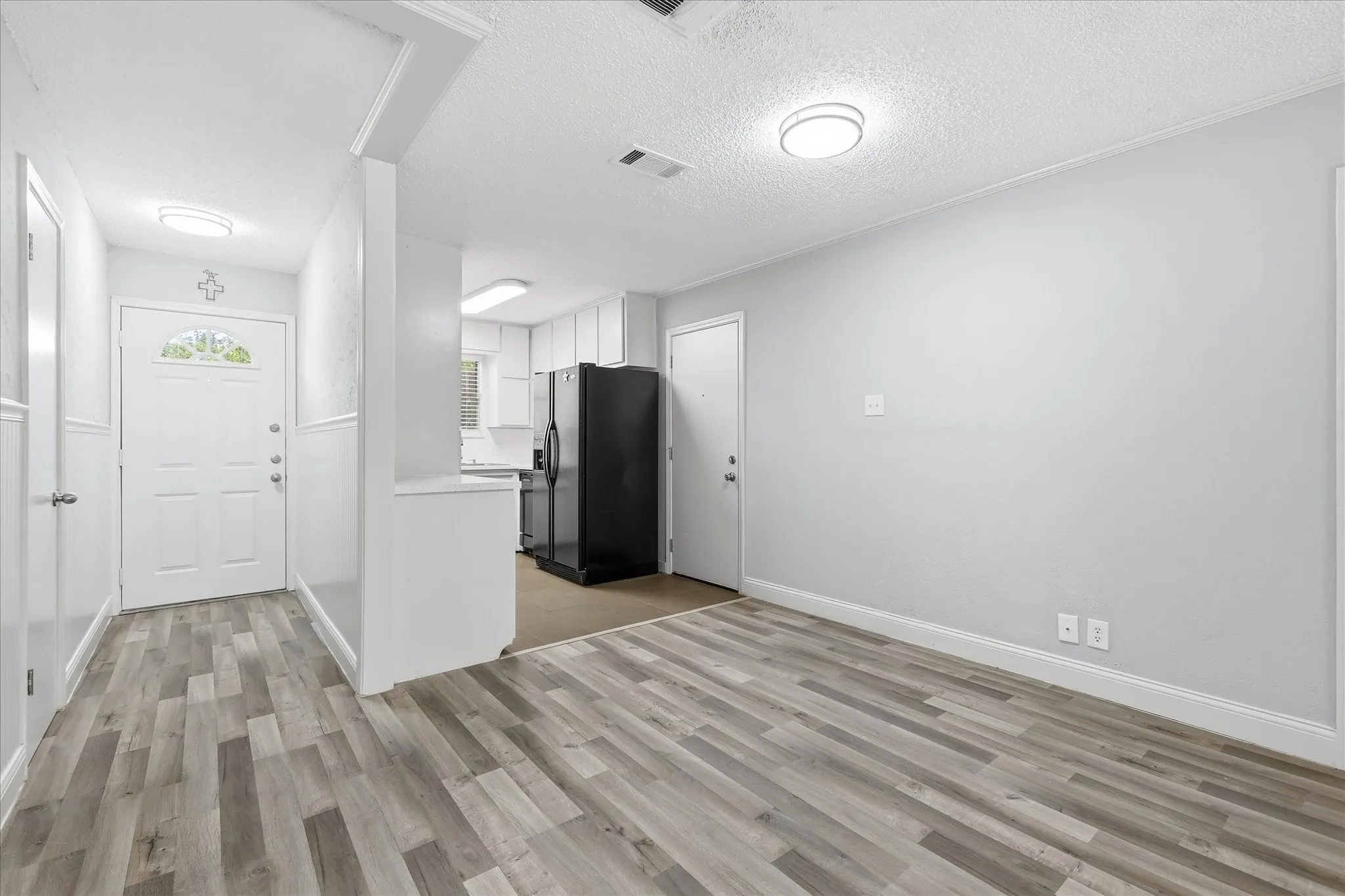 Single Family Residence For Rent in Tarrant County , 6540 Bernadine Drive, Watauga, Texas 76148, 3 Bedroom, 2 Bathroom, 2 Garage spaces, 1,032 Sqft, built in 1972, mls#21331493, Real Estate Agent in Watauga, Homes For Rent in Tarrant county, Homes For Rent in Watauga, Realtor in Watauga Texas, Real Estate Brokerage Independent Realty Texas, Luminita Cordes Realtor