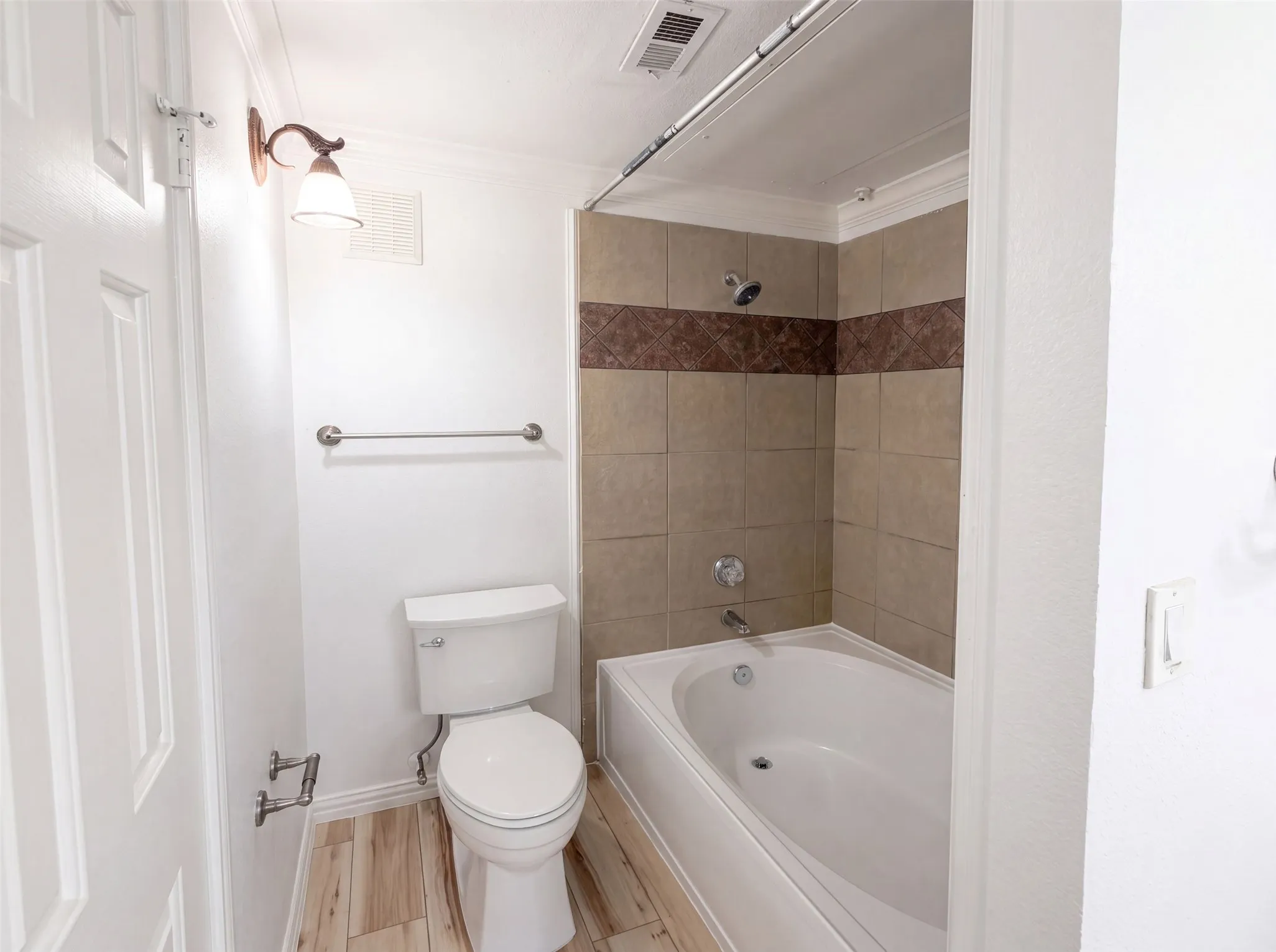 Condominium For Sale in Collin County , 2601 Preston Road 1201, Plano, Texas 75093, 2 Bedroom, 2 Bathroom, 1 Garage spaces, 1,209 Sqft, built in 1995, mls#21334379, Real Estate Agent in Plano, Homes For Sale in Collin county, Homes For Sale in Plano, Realtor in Plano Texas, Real Estate Brokerage Independent Realty Texas, Luminita Cordes Realtor