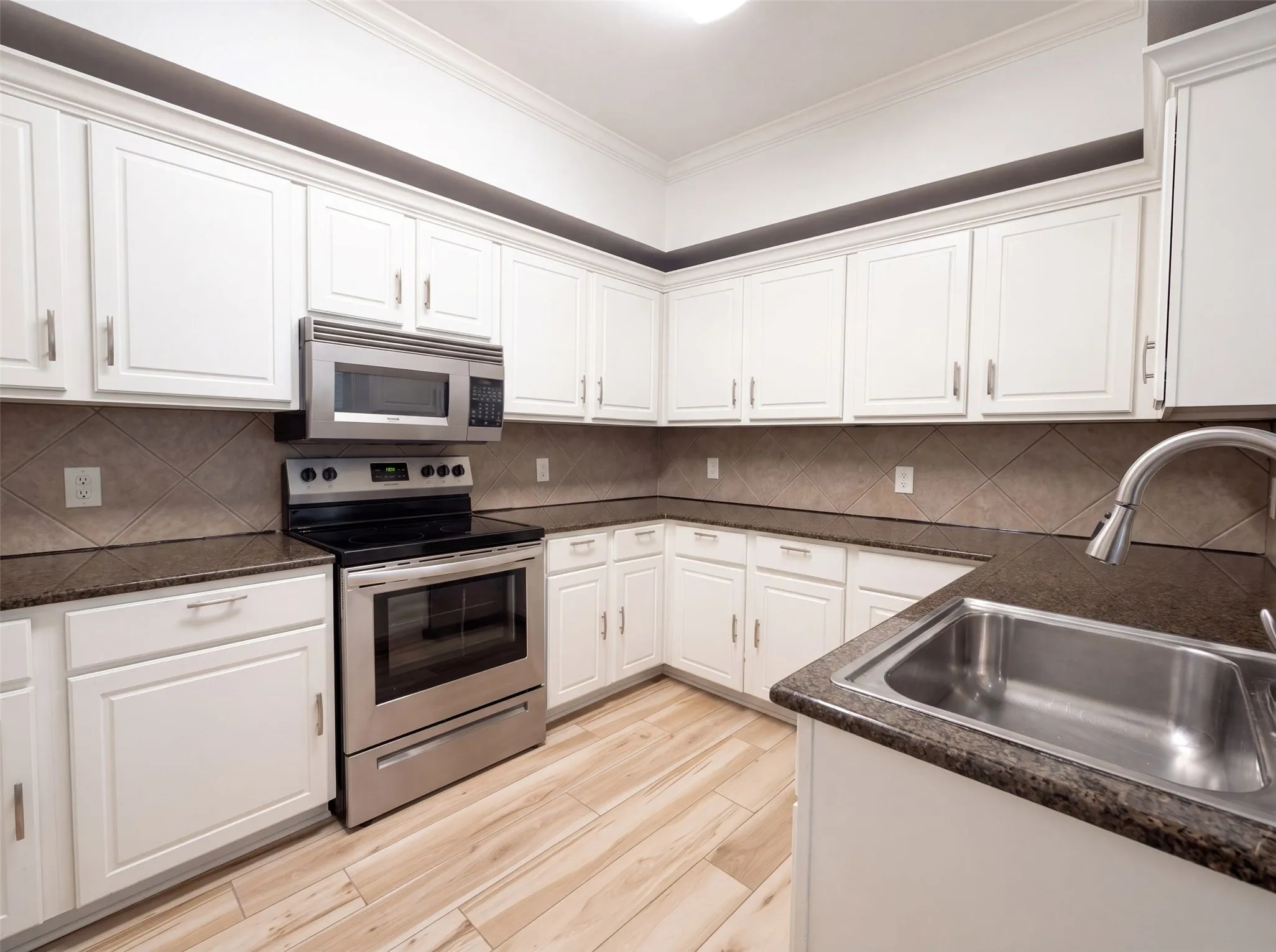 Condominium For Sale in Collin County , 2601 Preston Road 1201, Plano, Texas 75093, 2 Bedroom, 2 Bathroom, 1 Garage spaces, 1,209 Sqft, built in 1995, mls#21334379, Real Estate Agent in Plano, Homes For Sale in Collin county, Homes For Sale in Plano, Realtor in Plano Texas, Real Estate Brokerage Independent Realty Texas, Luminita Cordes Realtor
