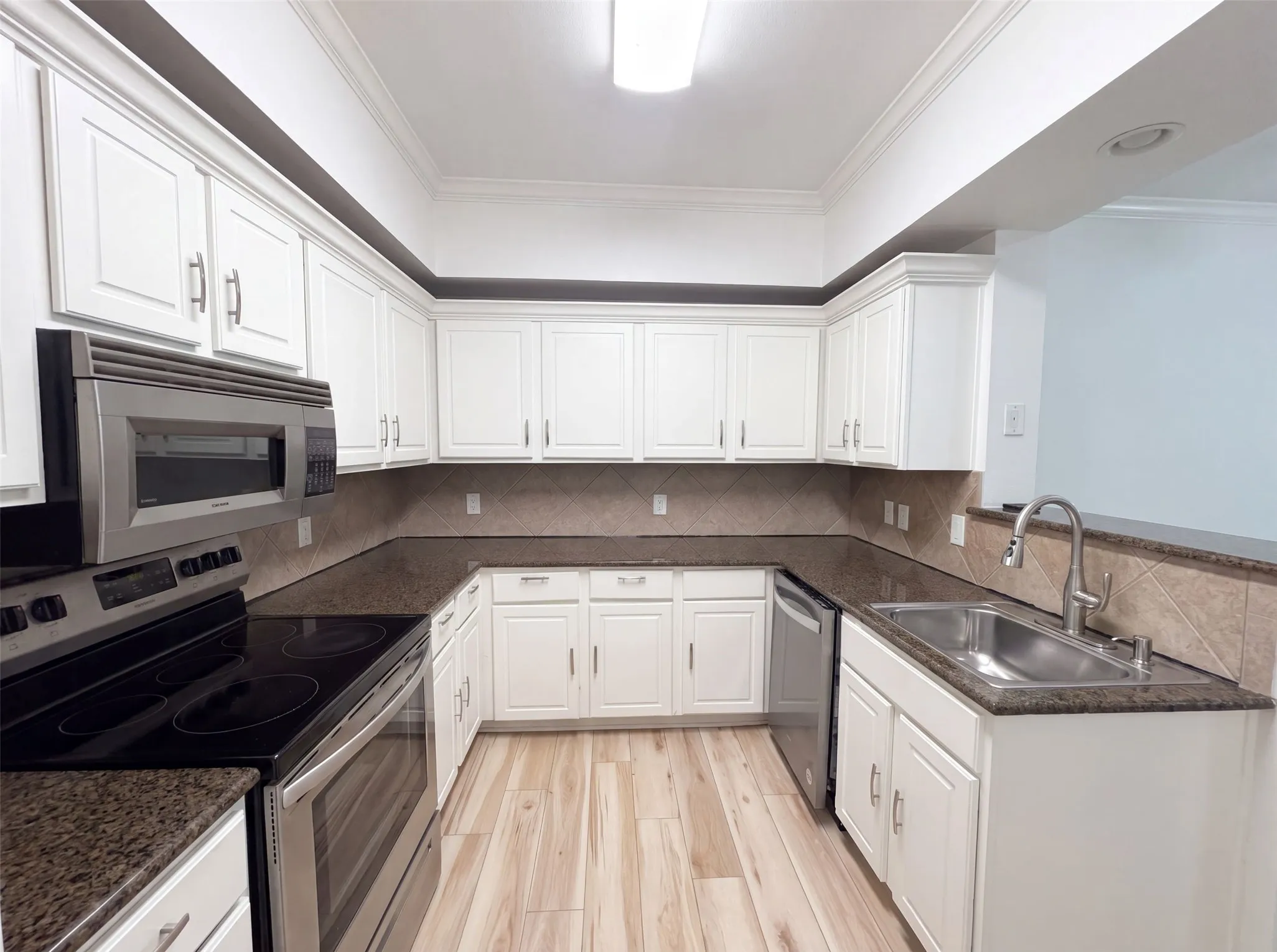 Condominium For Sale in Collin County , 2601 Preston Road 1201, Plano, Texas 75093, 2 Bedroom, 2 Bathroom, 1 Garage spaces, 1,209 Sqft, built in 1995, mls#21334379, Real Estate Agent in Plano, Homes For Sale in Collin county, Homes For Sale in Plano, Realtor in Plano Texas, Real Estate Brokerage Independent Realty Texas, Luminita Cordes Realtor