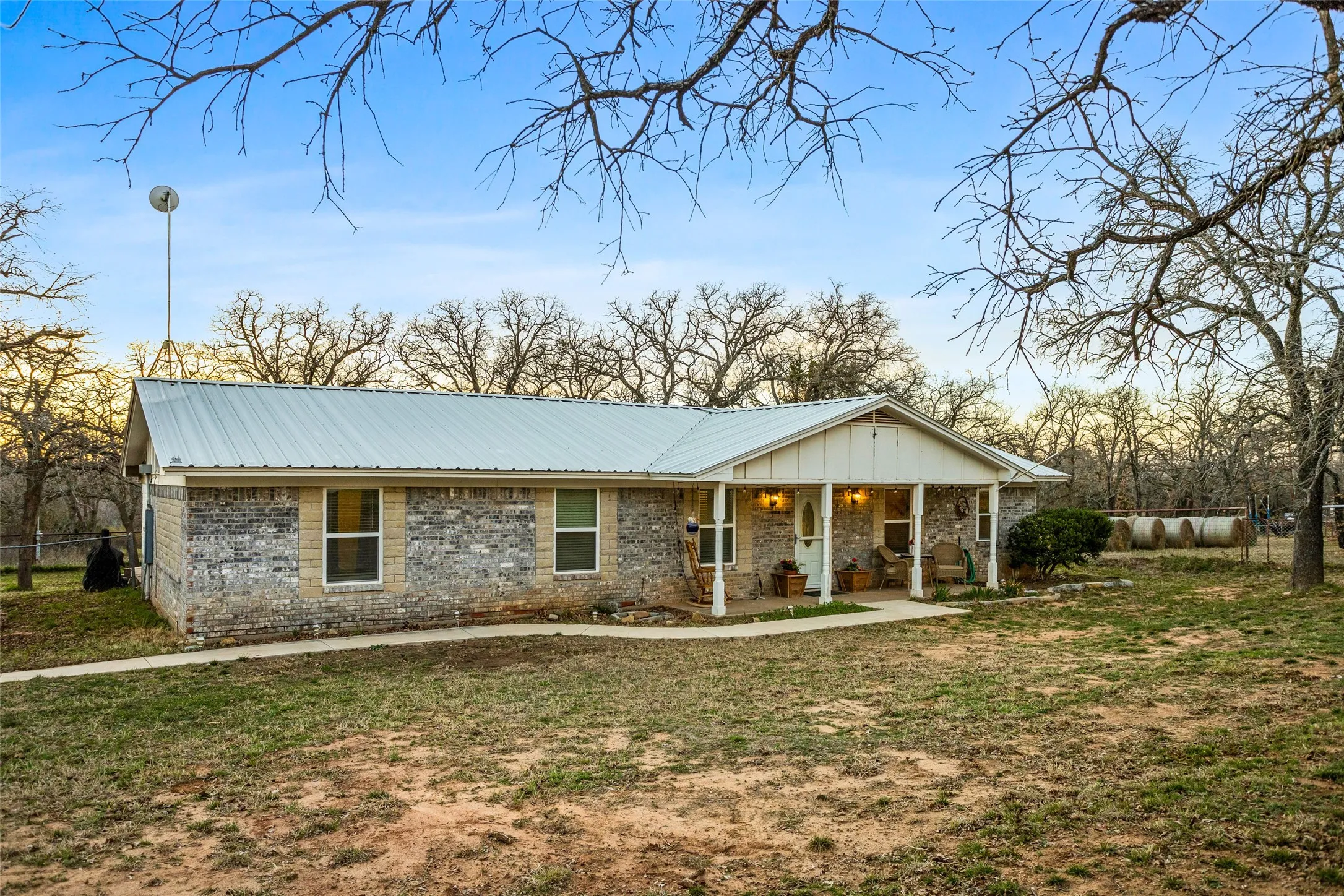 Single Family Residence For Sale in Wise County , 241 County Road 3689, Paradise, Texas 76073, 4 Bedroom, 2 Bathroom, Garage spaces, 2,410 Sqft, built in 1987, Price $514,900, mls#21334389, Real Estate Agent in Paradise, Homes For Sale in Wise county, Homes For Sale in Paradise, Realtor in Paradise Texas, Real Estate Brokerage Independent Realty Texas, Luminita Cordes Realtor