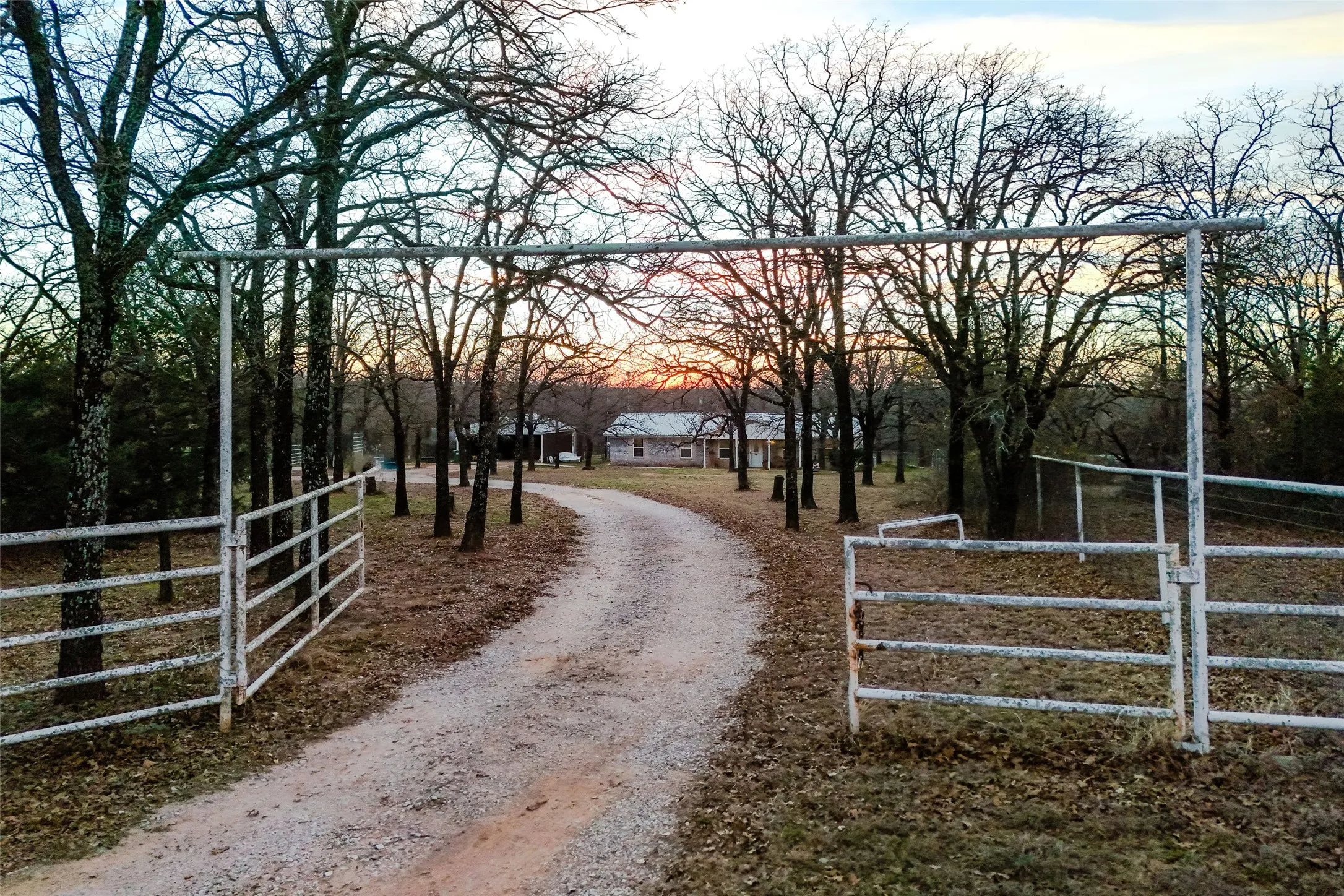 Single Family Residence For Sale in Wise County , 241 County Road 3689, Paradise, Texas 76073, 4 Bedroom, 2 Bathroom, Garage spaces, 2,410 Sqft, built in 1987, Price $514,900, mls#21334389, Real Estate Agent in Paradise, Homes For Sale in Wise county, Homes For Sale in Paradise, Realtor in Paradise Texas, Real Estate Brokerage Independent Realty Texas, Luminita Cordes Realtor