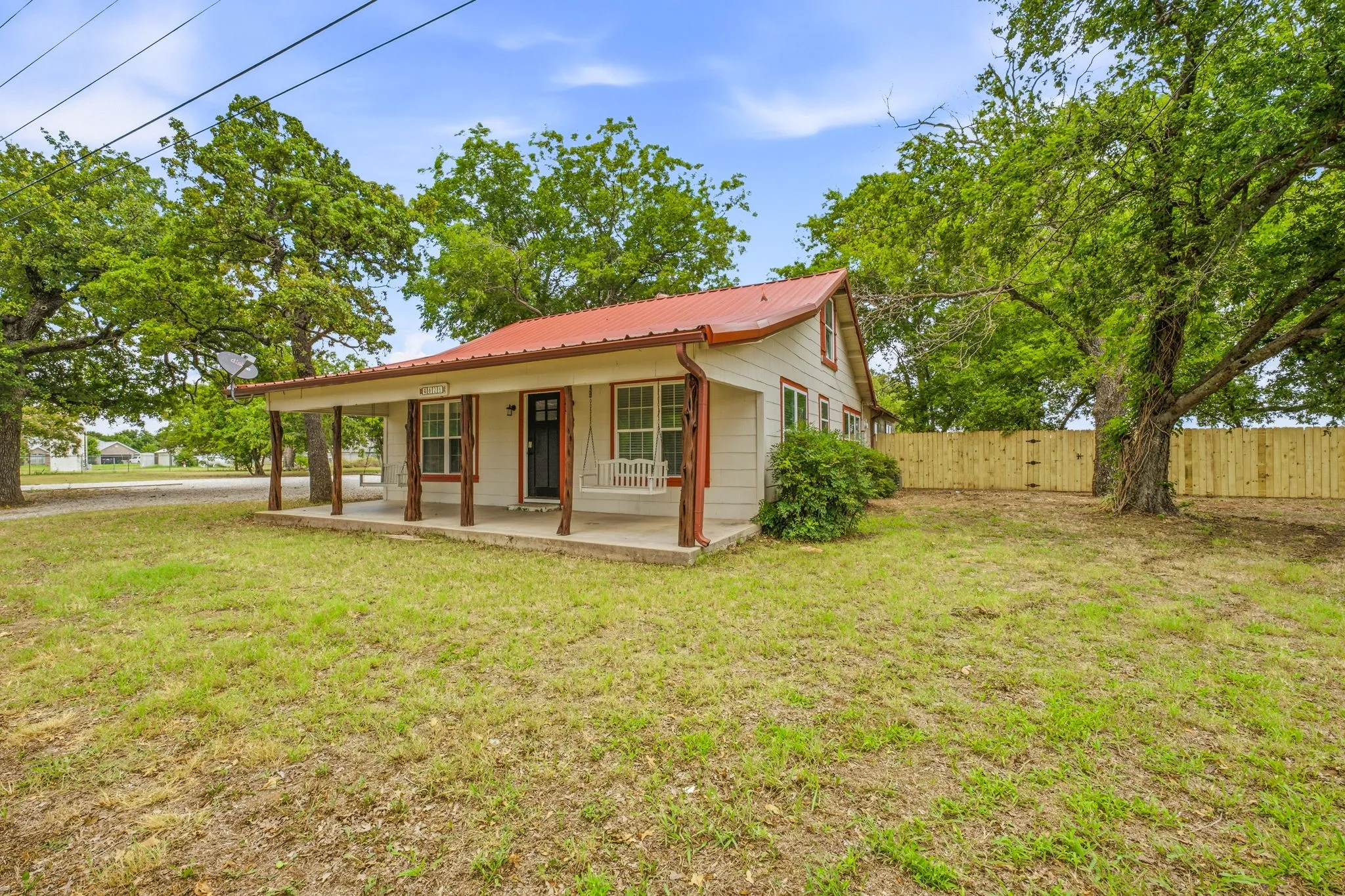 Single Family Residence For Sale in Erath County , 4626 N State Highway 108, Stephenville, Texas 76401, 5 Bedroom, 3 Bathroom, Garage spaces, 2,040 Sqft, built in 1940, mls#21334235, Real Estate Agent in Stephenville, Homes For Sale in Erath county, Homes For Sale in Stephenville, Realtor in Stephenville Texas, Real Estate Brokerage Independent Realty Texas, Luminita Cordes Realtor
