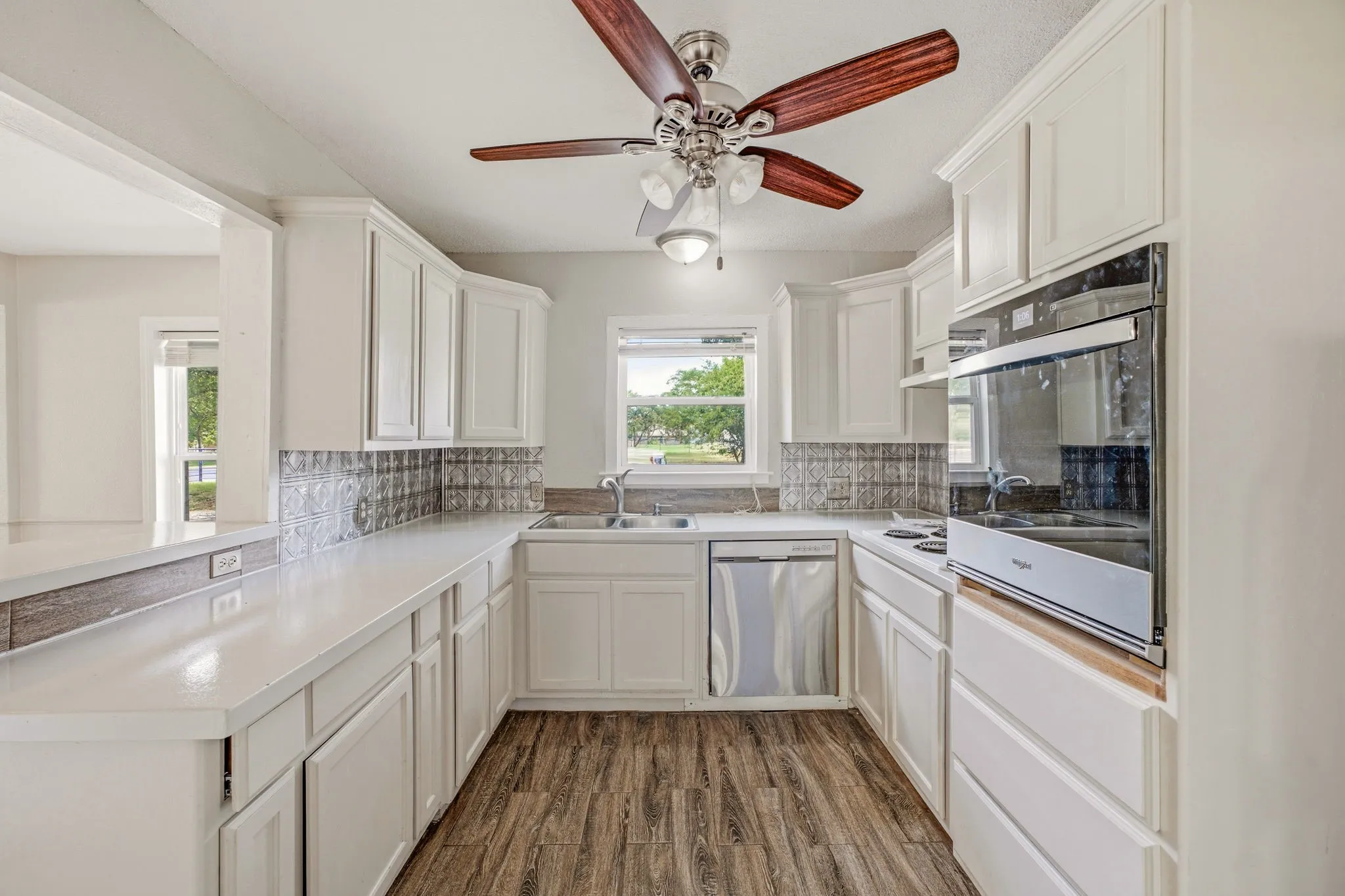 Single Family Residence For Sale in Erath County , 4626 N State Highway 108, Stephenville, Texas 76401, 5 Bedroom, 3 Bathroom, Garage spaces, 2,040 Sqft, built in 1940, mls#21334235, Real Estate Agent in Stephenville, Homes For Sale in Erath county, Homes For Sale in Stephenville, Realtor in Stephenville Texas, Real Estate Brokerage Independent Realty Texas, Luminita Cordes Realtor