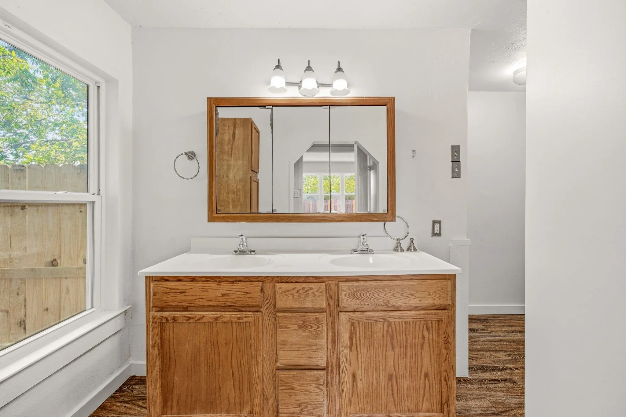 Single Family Residence For Sale in Erath County , 4626 N State Highway 108, Stephenville, Texas 76401, 5 Bedroom, 3 Bathroom, Garage spaces, 2,040 Sqft, built in 1940, mls#21334235, Real Estate Agent in Stephenville, Homes For Sale in Erath county, Homes For Sale in Stephenville, Realtor in Stephenville Texas, Real Estate Brokerage Independent Realty Texas, Luminita Cordes Realtor