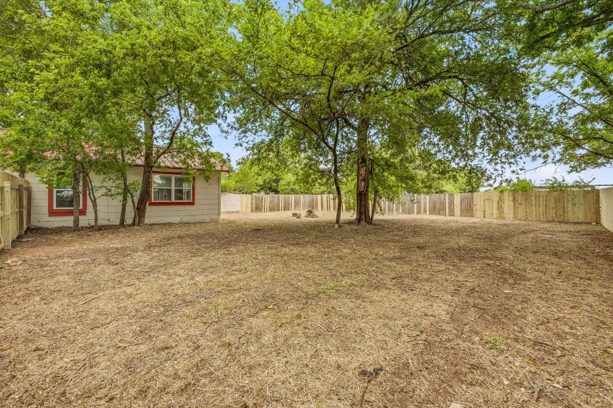 Single Family Residence For Sale in Erath County , 4626 N State Highway 108, Stephenville, Texas 76401, 5 Bedroom, 3 Bathroom, Garage spaces, 2,040 Sqft, built in 1940, mls#21334235, Real Estate Agent in Stephenville, Homes For Sale in Erath county, Homes For Sale in Stephenville, Realtor in Stephenville Texas, Real Estate Brokerage Independent Realty Texas, Luminita Cordes Realtor