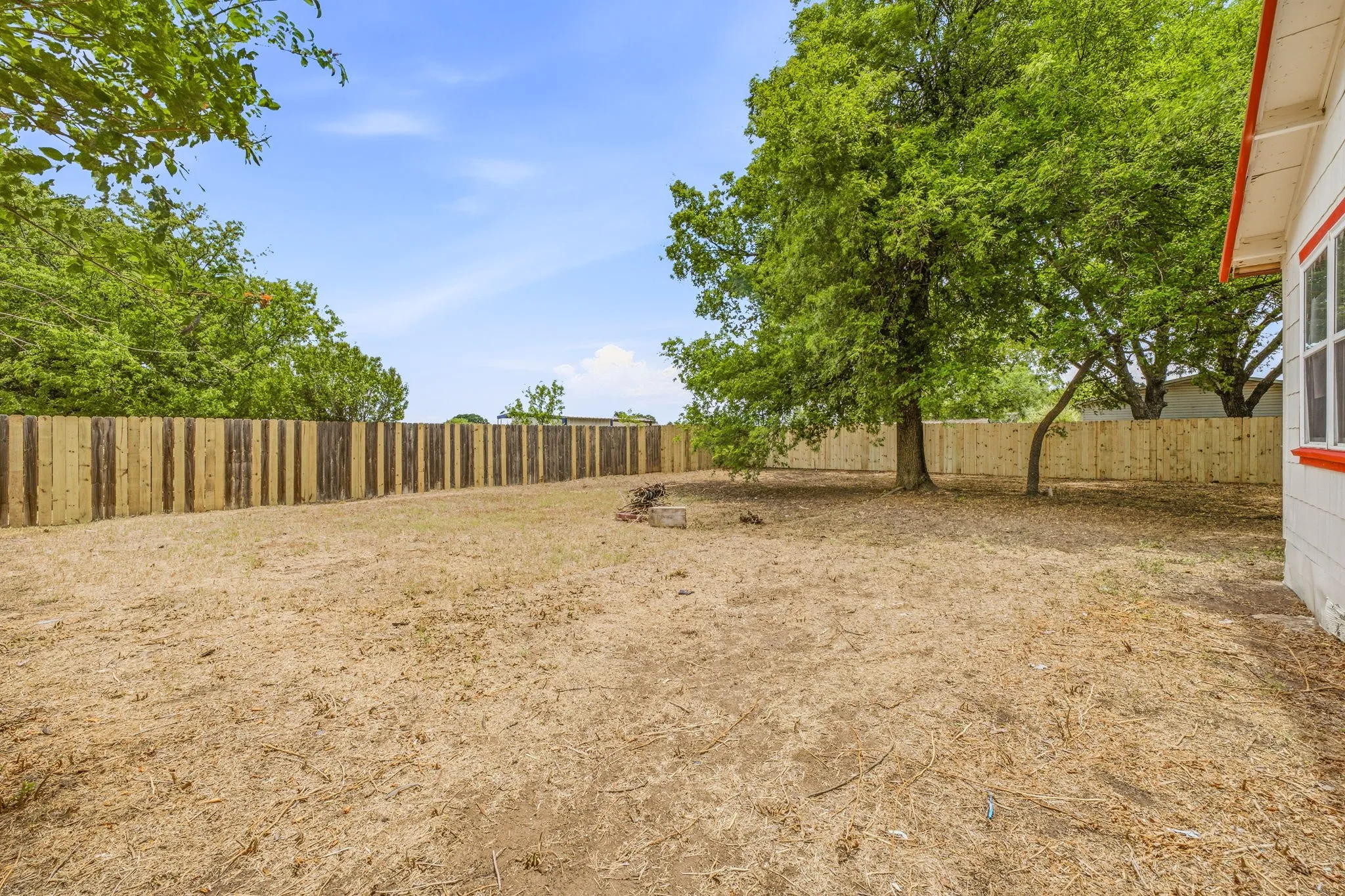 Single Family Residence For Sale in Erath County , 4626 N State Highway 108, Stephenville, Texas 76401, 5 Bedroom, 3 Bathroom, Garage spaces, 2,040 Sqft, built in 1940, mls#21334235, Real Estate Agent in Stephenville, Homes For Sale in Erath county, Homes For Sale in Stephenville, Realtor in Stephenville Texas, Real Estate Brokerage Independent Realty Texas, Luminita Cordes Realtor