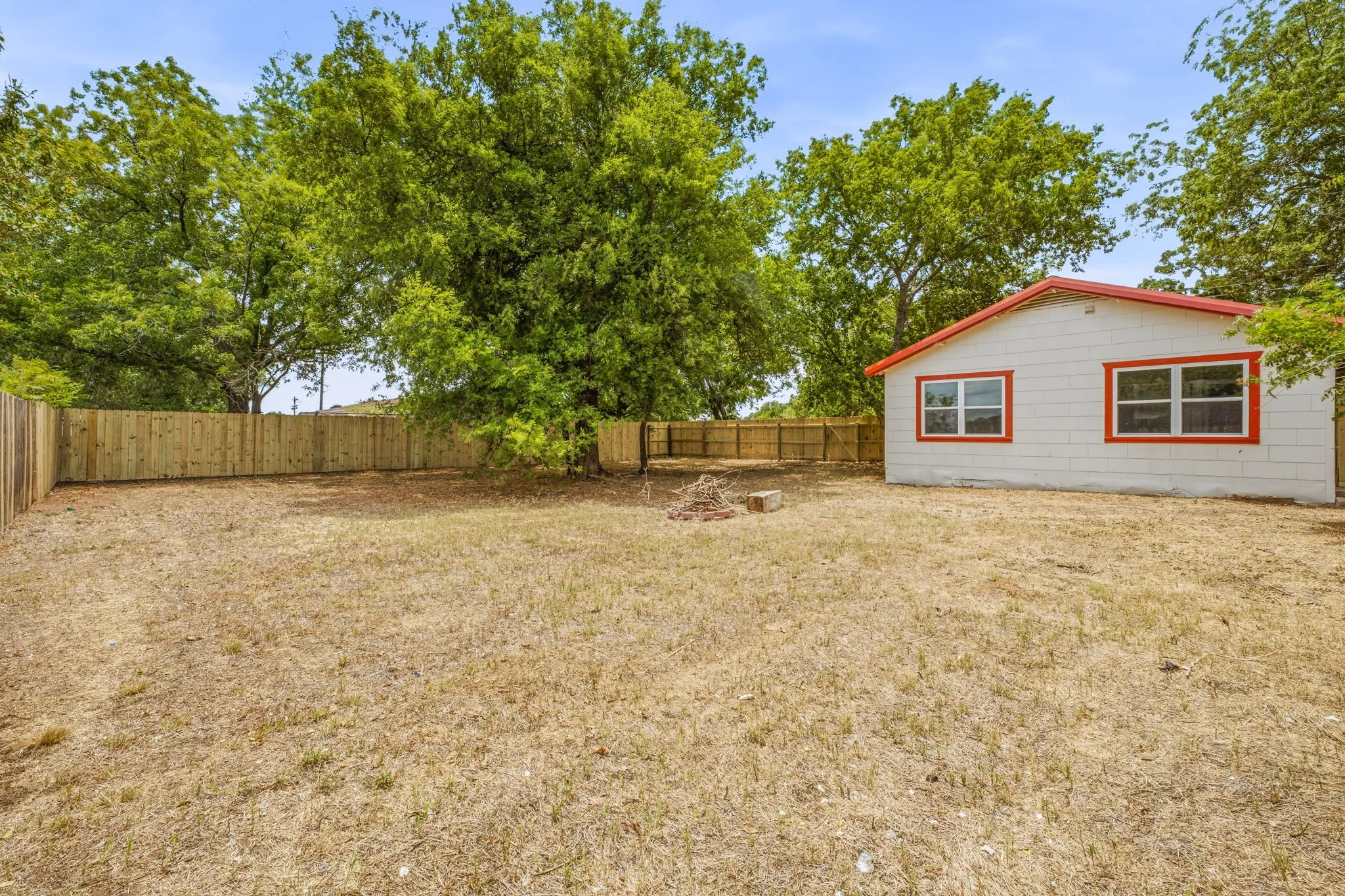 Single Family Residence For Sale in Erath County , 4626 N State Highway 108, Stephenville, Texas 76401, 5 Bedroom, 3 Bathroom, Garage spaces, 2,040 Sqft, built in 1940, mls#21334235, Real Estate Agent in Stephenville, Homes For Sale in Erath county, Homes For Sale in Stephenville, Realtor in Stephenville Texas, Real Estate Brokerage Independent Realty Texas, Luminita Cordes Realtor
