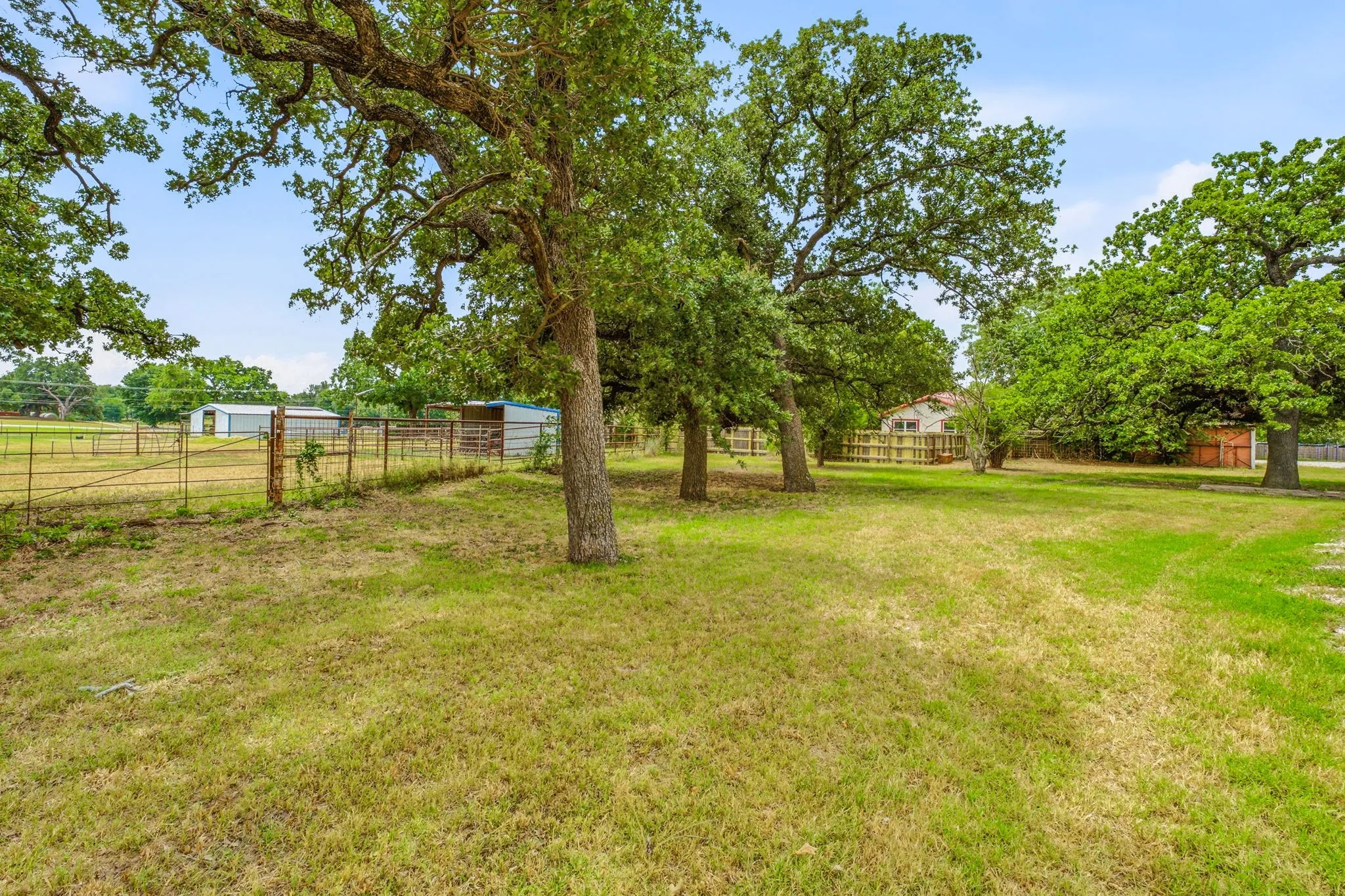 Single Family Residence For Sale in Erath County , 4626 N State Highway 108, Stephenville, Texas 76401, 5 Bedroom, 3 Bathroom, Garage spaces, 2,040 Sqft, built in 1940, mls#21334235, Real Estate Agent in Stephenville, Homes For Sale in Erath county, Homes For Sale in Stephenville, Realtor in Stephenville Texas, Real Estate Brokerage Independent Realty Texas, Luminita Cordes Realtor