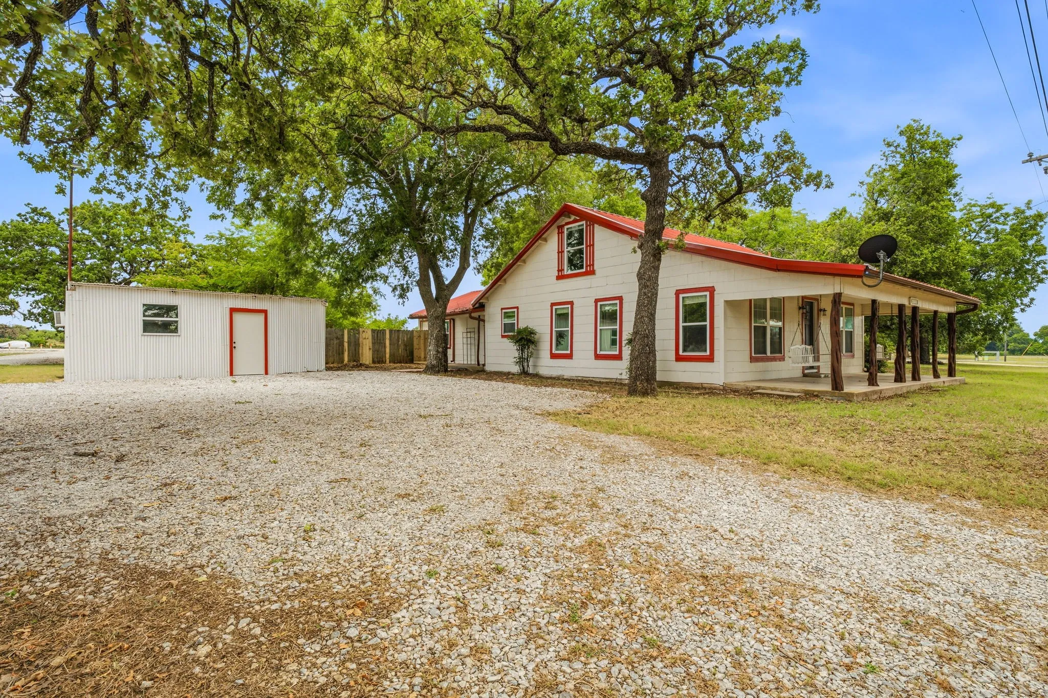 Single Family Residence For Sale in Erath County , 4626 N State Highway 108, Stephenville, Texas 76401, 5 Bedroom, 3 Bathroom, Garage spaces, 2,040 Sqft, built in 1940, mls#21334235, Real Estate Agent in Stephenville, Homes For Sale in Erath county, Homes For Sale in Stephenville, Realtor in Stephenville Texas, Real Estate Brokerage Independent Realty Texas, Luminita Cordes Realtor