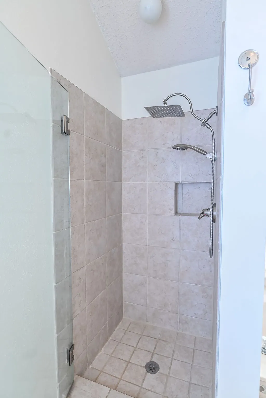 Single Family Residence For Rent in Denton County , 2100 Newport Drive, Flower Mound, Texas 75028, 3 Bedroom, 3 Bathroom, 2 Garage spaces, 2,410 Sqft, built in 1993, mls#21334391, Real Estate Agent in Flower Mound, Homes For Rent in Denton county, Homes For Rent in Flower Mound, Realtor in Flower Mound Texas, Real Estate Brokerage Independent Realty Texas, Luminita Cordes Realtor
