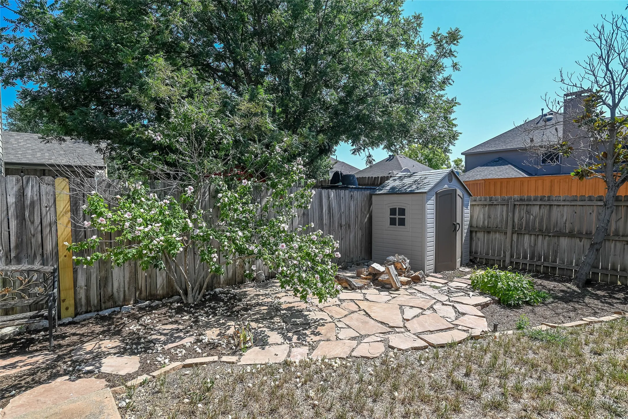 Single Family Residence For Rent in Denton County , 2100 Newport Drive, Flower Mound, Texas 75028, 3 Bedroom, 3 Bathroom, 2 Garage spaces, 2,410 Sqft, built in 1993, mls#21334391, Real Estate Agent in Flower Mound, Homes For Rent in Denton county, Homes For Rent in Flower Mound, Realtor in Flower Mound Texas, Real Estate Brokerage Independent Realty Texas, Luminita Cordes Realtor