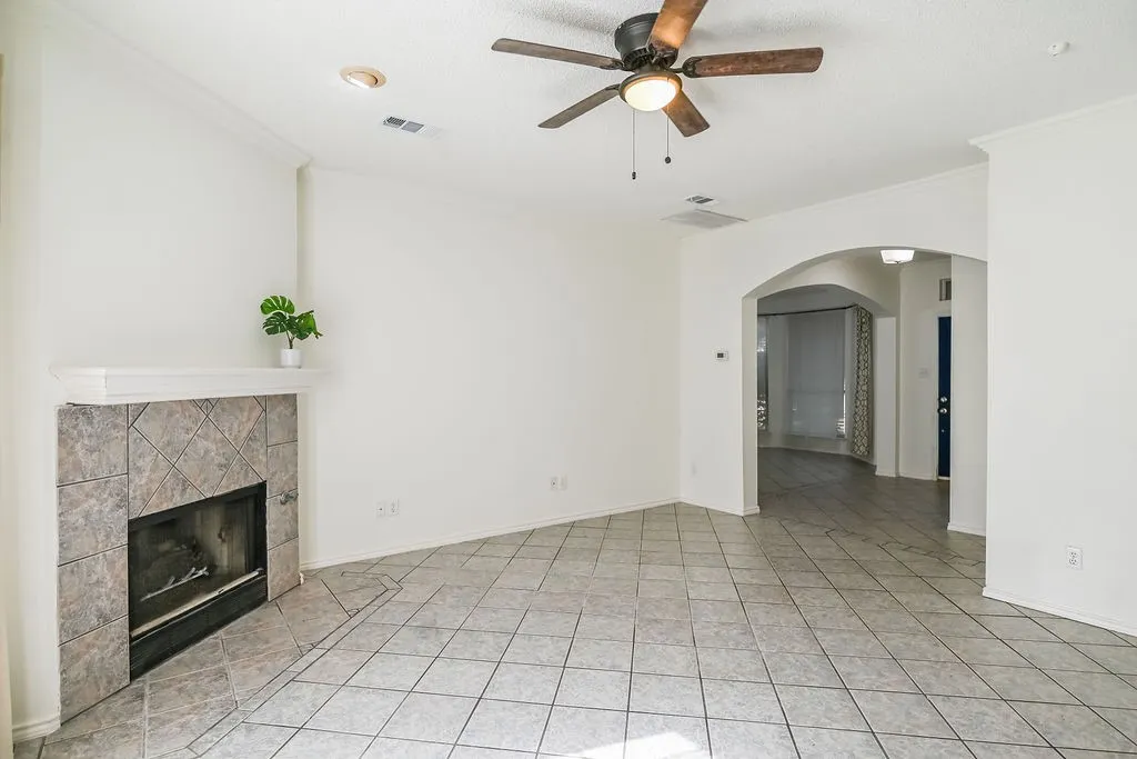Single Family Residence For Rent in Denton County , 2100 Newport Drive, Flower Mound, Texas 75028, 3 Bedroom, 3 Bathroom, 2 Garage spaces, 2,410 Sqft, built in 1993, mls#21334391, Real Estate Agent in Flower Mound, Homes For Rent in Denton county, Homes For Rent in Flower Mound, Realtor in Flower Mound Texas, Real Estate Brokerage Independent Realty Texas, Luminita Cordes Realtor