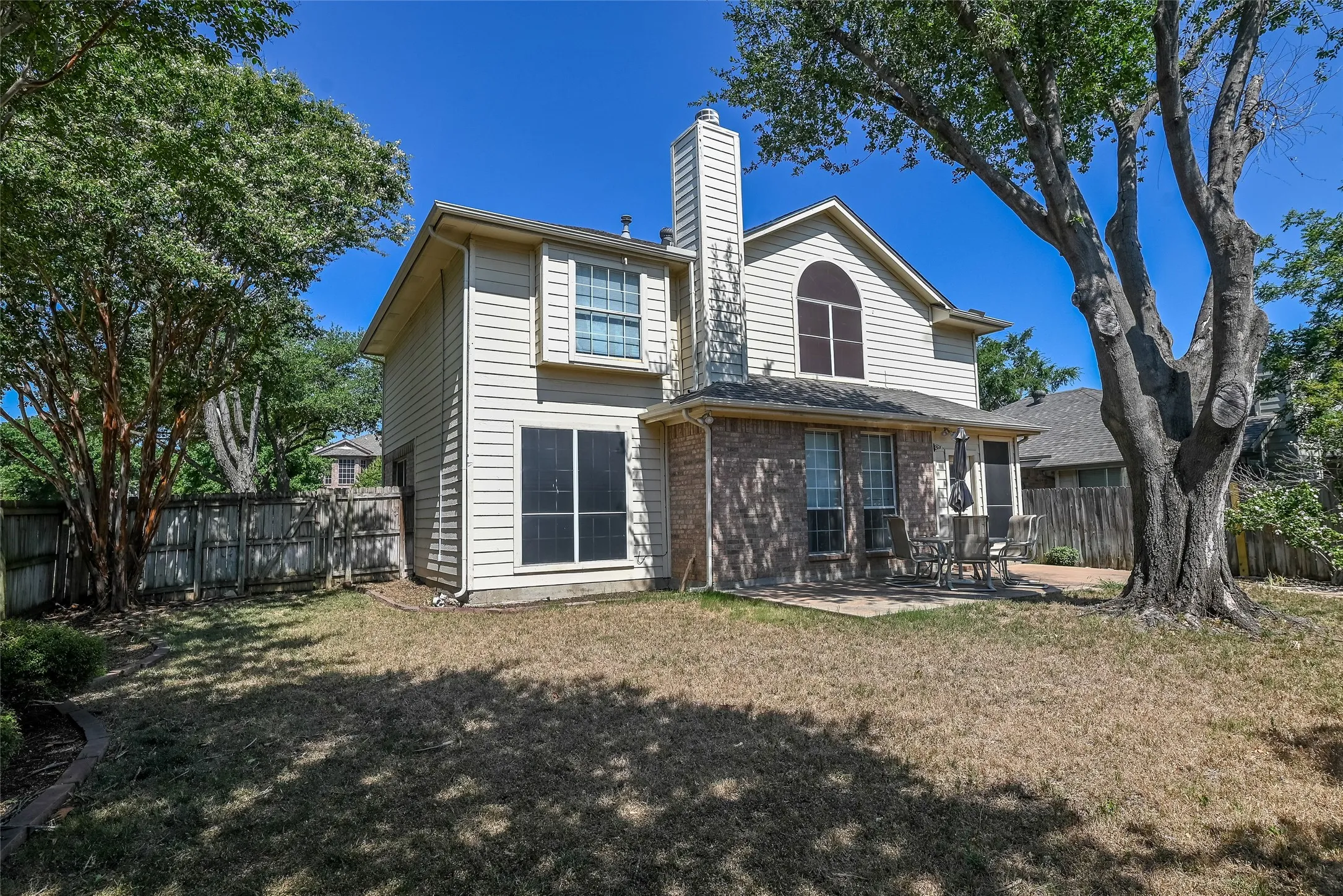 Single Family Residence For Rent in Denton County , 2100 Newport Drive, Flower Mound, Texas 75028, 3 Bedroom, 3 Bathroom, 2 Garage spaces, 2,410 Sqft, built in 1993, mls#21334391, Real Estate Agent in Flower Mound, Homes For Rent in Denton county, Homes For Rent in Flower Mound, Realtor in Flower Mound Texas, Real Estate Brokerage Independent Realty Texas, Luminita Cordes Realtor