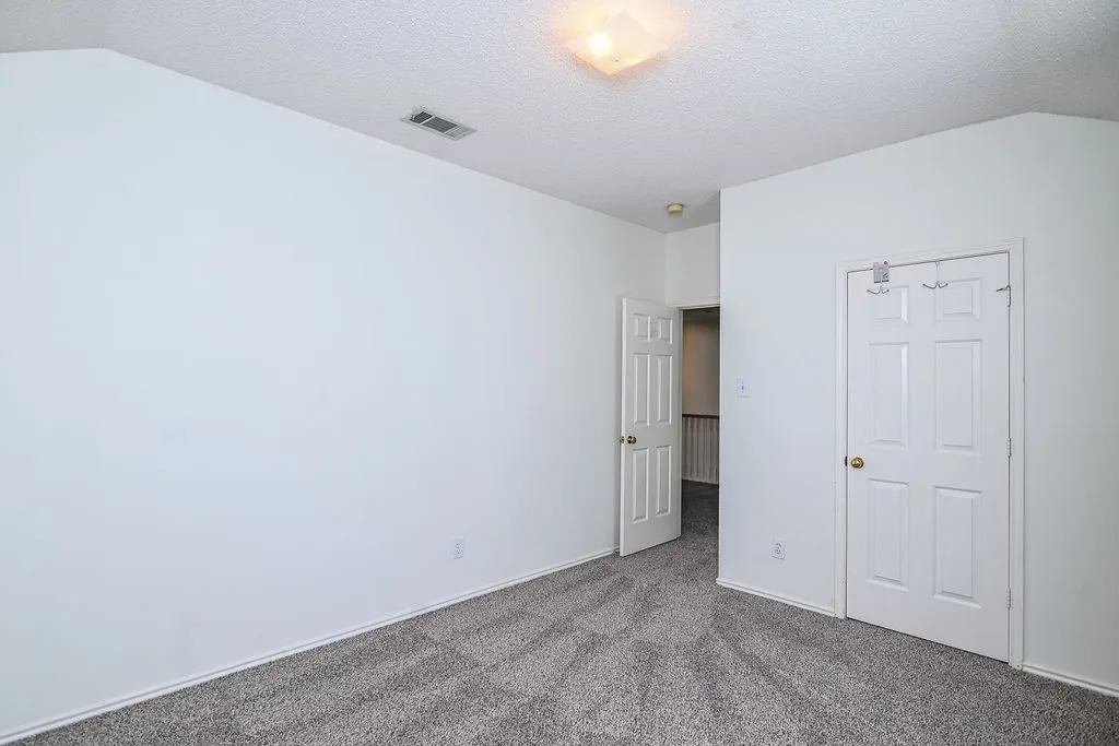 Single Family Residence For Rent in Denton County , 2100 Newport Drive, Flower Mound, Texas 75028, 3 Bedroom, 3 Bathroom, 2 Garage spaces, 2,410 Sqft, built in 1993, mls#21334391, Real Estate Agent in Flower Mound, Homes For Rent in Denton county, Homes For Rent in Flower Mound, Realtor in Flower Mound Texas, Real Estate Brokerage Independent Realty Texas, Luminita Cordes Realtor