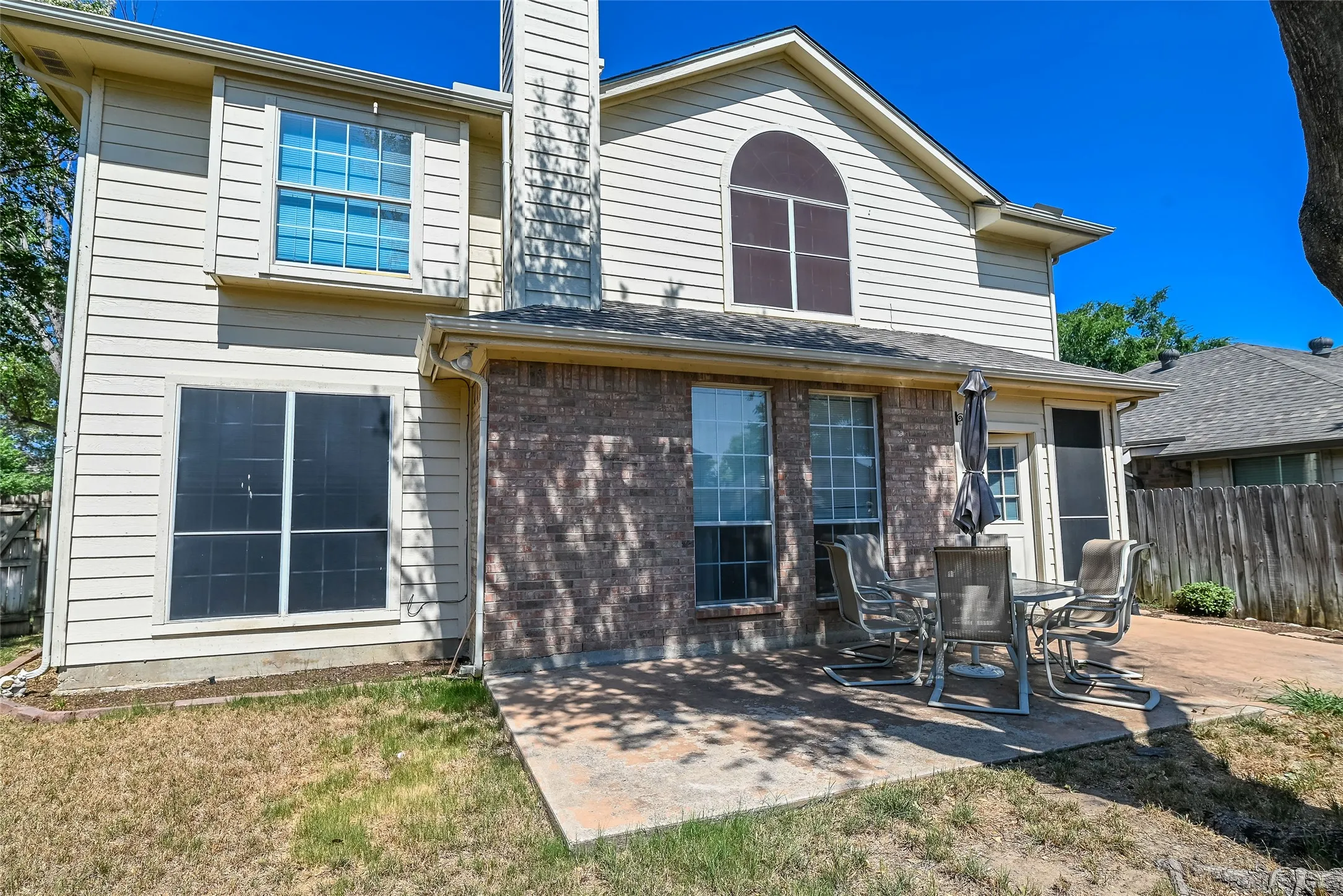 Single Family Residence For Rent in Denton County , 2100 Newport Drive, Flower Mound, Texas 75028, 3 Bedroom, 3 Bathroom, 2 Garage spaces, 2,410 Sqft, built in 1993, mls#21334391, Real Estate Agent in Flower Mound, Homes For Rent in Denton county, Homes For Rent in Flower Mound, Realtor in Flower Mound Texas, Real Estate Brokerage Independent Realty Texas, Luminita Cordes Realtor