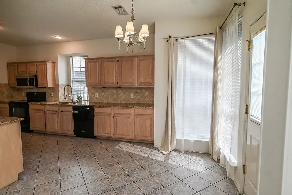 Single Family Residence For Rent in Denton County , 2100 Newport Drive, Flower Mound, Texas 75028, 3 Bedroom, 3 Bathroom, 2 Garage spaces, 2,410 Sqft, built in 1993, mls#21334391, Real Estate Agent in Flower Mound, Homes For Rent in Denton county, Homes For Rent in Flower Mound, Realtor in Flower Mound Texas, Real Estate Brokerage Independent Realty Texas, Luminita Cordes Realtor