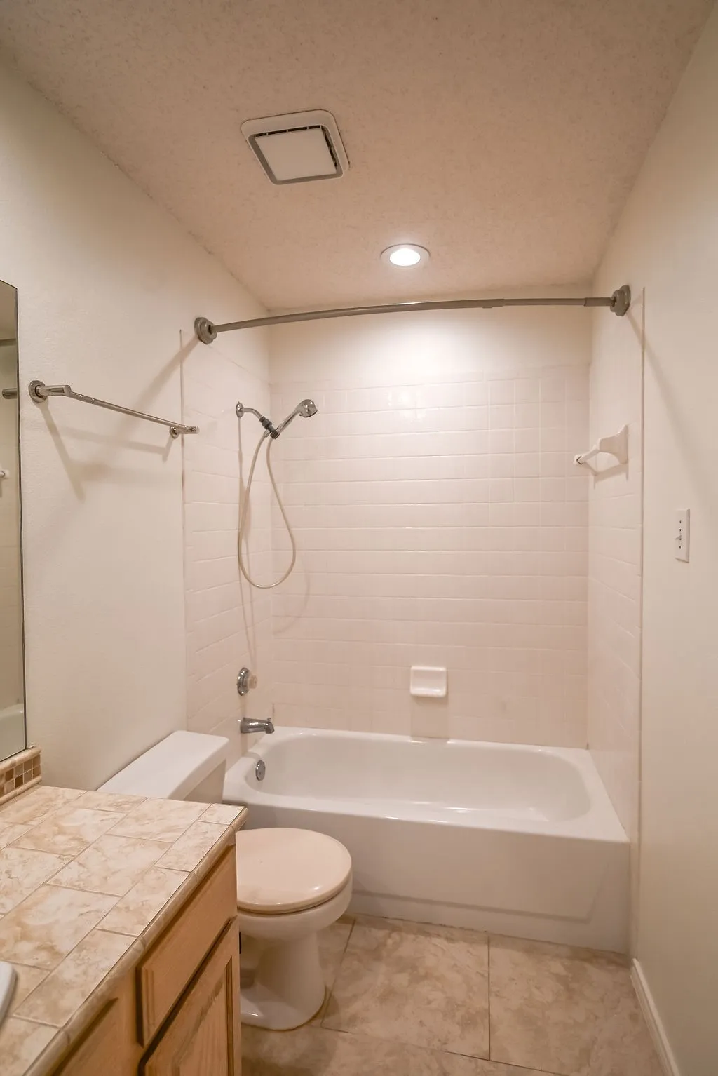 Single Family Residence For Rent in Denton County , 2100 Newport Drive, Flower Mound, Texas 75028, 3 Bedroom, 3 Bathroom, 2 Garage spaces, 2,410 Sqft, built in 1993, mls#21334391, Real Estate Agent in Flower Mound, Homes For Rent in Denton county, Homes For Rent in Flower Mound, Realtor in Flower Mound Texas, Real Estate Brokerage Independent Realty Texas, Luminita Cordes Realtor