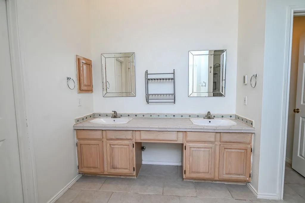 Single Family Residence For Rent in Denton County , 2100 Newport Drive, Flower Mound, Texas 75028, 3 Bedroom, 3 Bathroom, 2 Garage spaces, 2,410 Sqft, built in 1993, mls#21334391, Real Estate Agent in Flower Mound, Homes For Rent in Denton county, Homes For Rent in Flower Mound, Realtor in Flower Mound Texas, Real Estate Brokerage Independent Realty Texas, Luminita Cordes Realtor