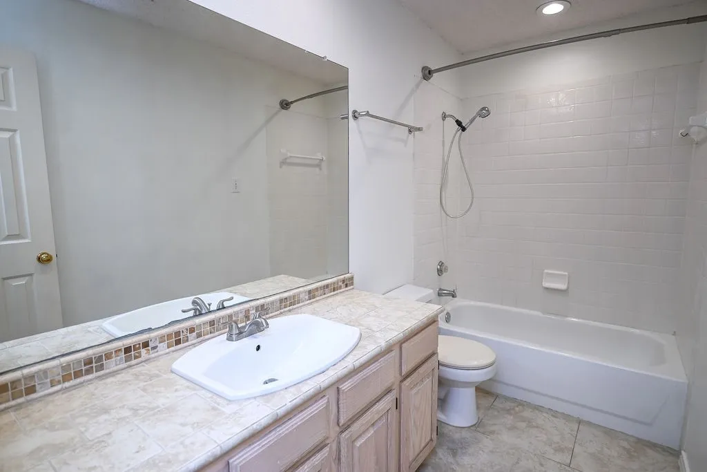 Single Family Residence For Rent in Denton County , 2100 Newport Drive, Flower Mound, Texas 75028, 3 Bedroom, 3 Bathroom, 2 Garage spaces, 2,410 Sqft, built in 1993, mls#21334391, Real Estate Agent in Flower Mound, Homes For Rent in Denton county, Homes For Rent in Flower Mound, Realtor in Flower Mound Texas, Real Estate Brokerage Independent Realty Texas, Luminita Cordes Realtor