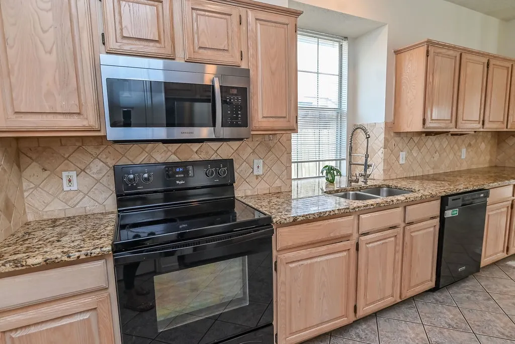 Single Family Residence For Rent in Denton County , 2100 Newport Drive, Flower Mound, Texas 75028, 3 Bedroom, 3 Bathroom, 2 Garage spaces, 2,410 Sqft, built in 1993, mls#21334391, Real Estate Agent in Flower Mound, Homes For Rent in Denton county, Homes For Rent in Flower Mound, Realtor in Flower Mound Texas, Real Estate Brokerage Independent Realty Texas, Luminita Cordes Realtor