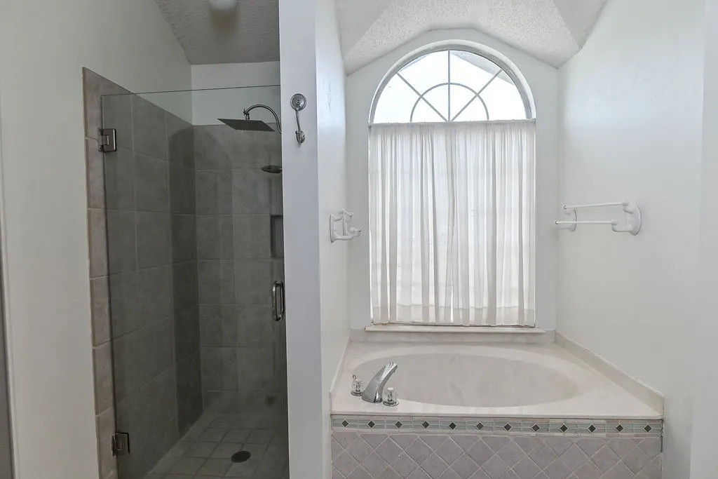 Single Family Residence For Rent in Denton County , 2100 Newport Drive, Flower Mound, Texas 75028, 3 Bedroom, 3 Bathroom, 2 Garage spaces, 2,410 Sqft, built in 1993, mls#21334391, Real Estate Agent in Flower Mound, Homes For Rent in Denton county, Homes For Rent in Flower Mound, Realtor in Flower Mound Texas, Real Estate Brokerage Independent Realty Texas, Luminita Cordes Realtor