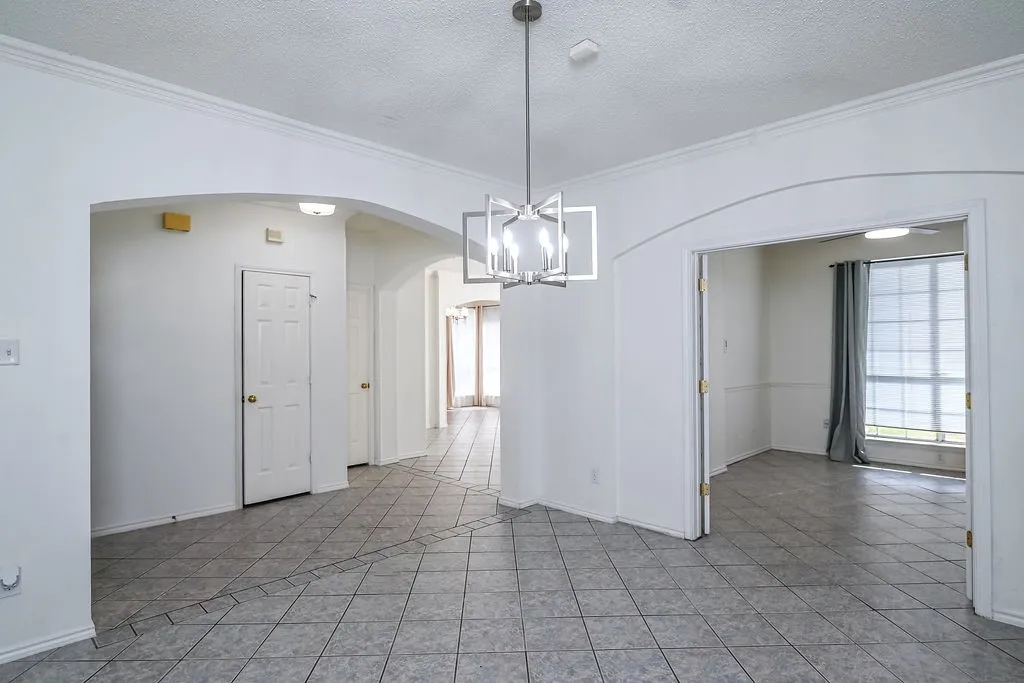 Single Family Residence For Rent in Denton County , 2100 Newport Drive, Flower Mound, Texas 75028, 3 Bedroom, 3 Bathroom, 2 Garage spaces, 2,410 Sqft, built in 1993, mls#21334391, Real Estate Agent in Flower Mound, Homes For Rent in Denton county, Homes For Rent in Flower Mound, Realtor in Flower Mound Texas, Real Estate Brokerage Independent Realty Texas, Luminita Cordes Realtor