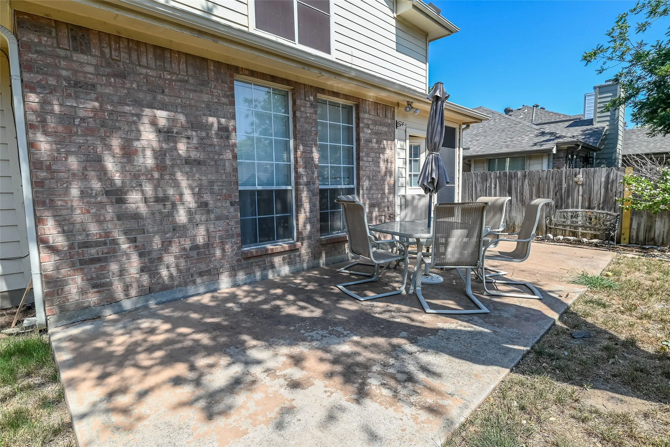 Single Family Residence For Rent in Denton County , 2100 Newport Drive, Flower Mound, Texas 75028, 3 Bedroom, 3 Bathroom, 2 Garage spaces, 2,410 Sqft, built in 1993, mls#21334391, Real Estate Agent in Flower Mound, Homes For Rent in Denton county, Homes For Rent in Flower Mound, Realtor in Flower Mound Texas, Real Estate Brokerage Independent Realty Texas, Luminita Cordes Realtor