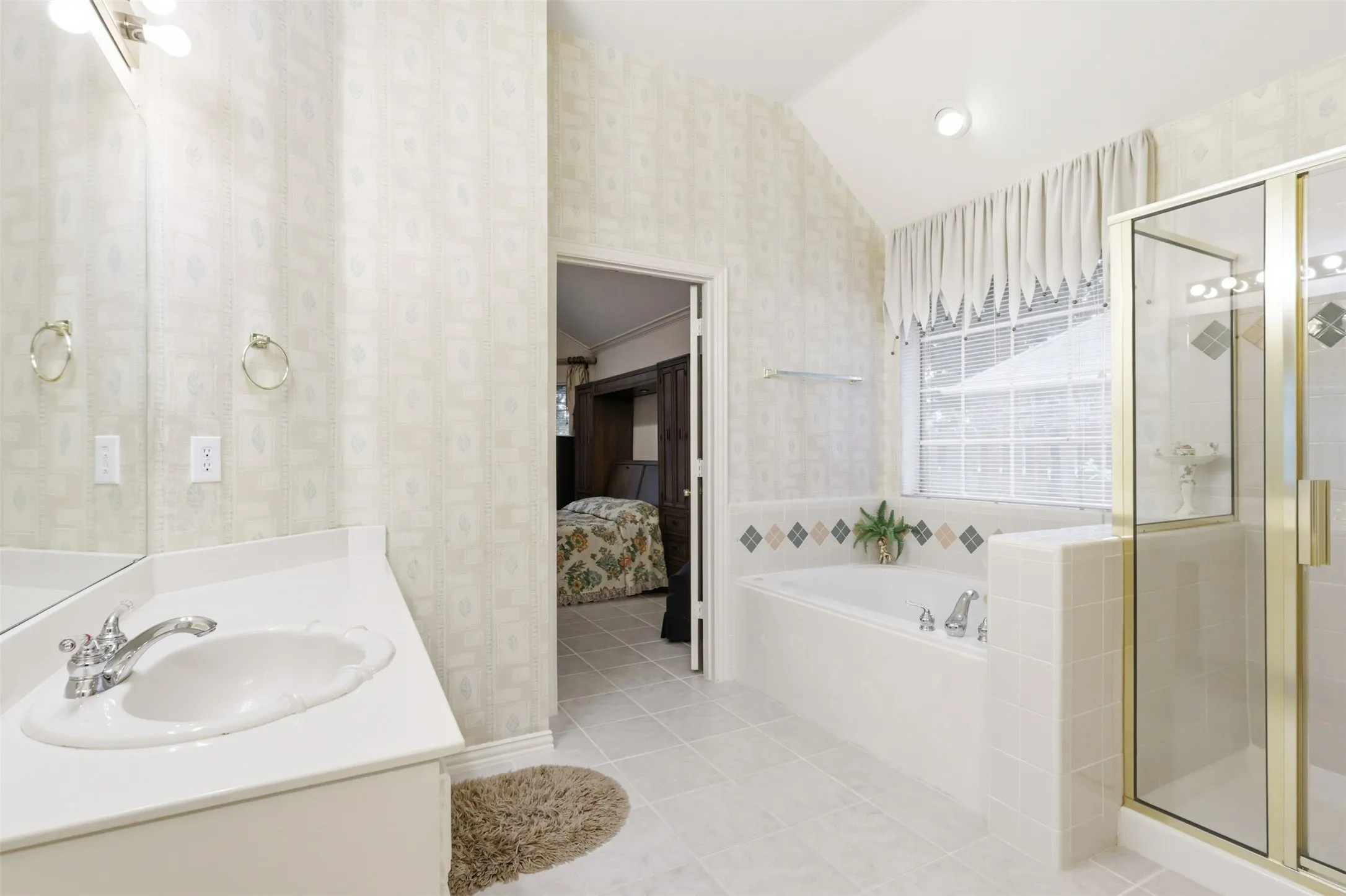 Single Family Residence For Sale in Dallas County , 3405 Westshore Drive, Rowlett, Texas 75088, 3 Bedroom, 3 Bathroom, 2 Garage spaces, 2,475 Sqft, built in 1994, mls#21332109, Real Estate Agent in Rowlett, Homes For Sale in Dallas county, Homes For Sale in Rowlett, Realtor in Rowlett Texas, Real Estate Brokerage Independent Realty Texas, Luminita Cordes Realtor
