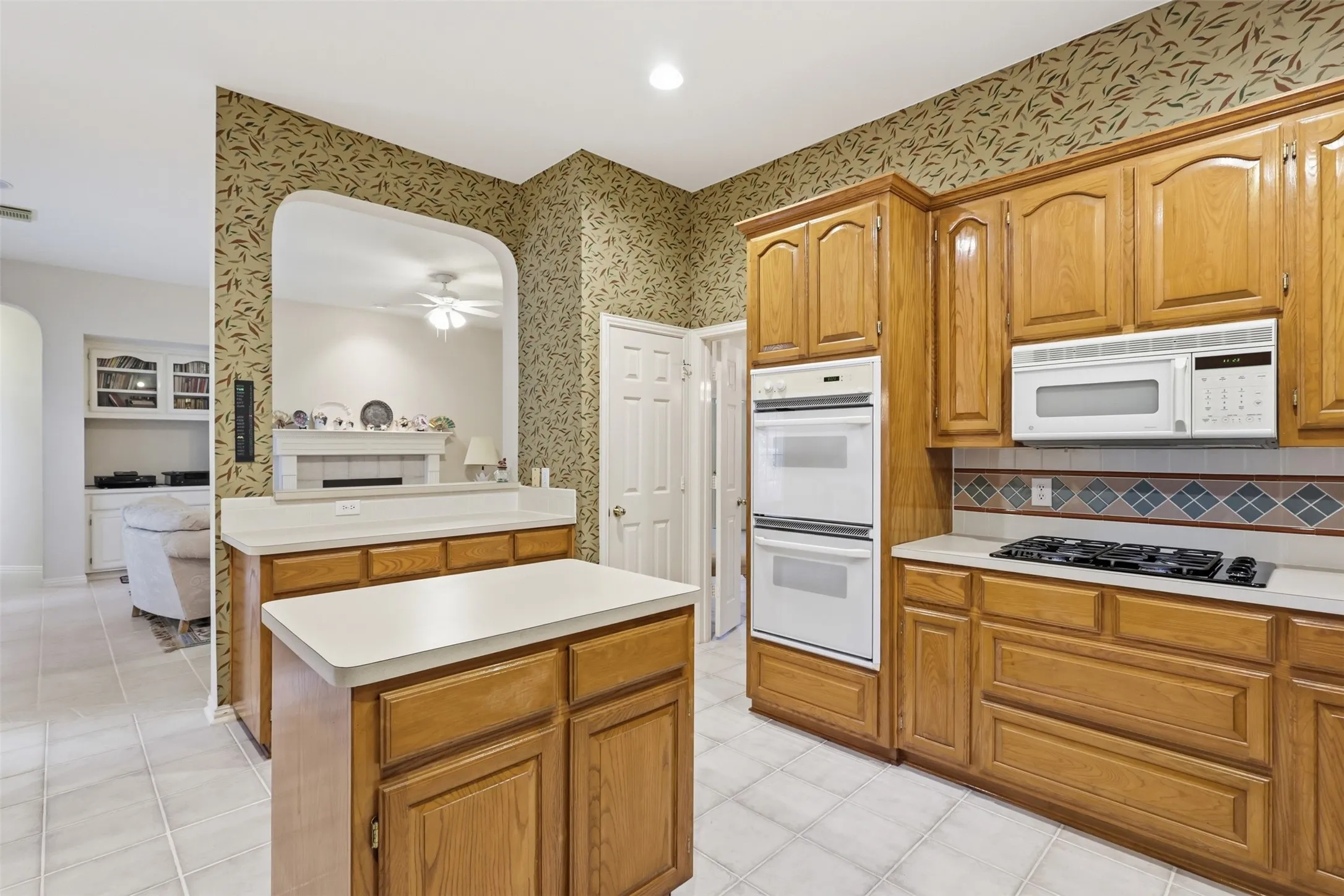 Single Family Residence For Sale in Dallas County , 3405 Westshore Drive, Rowlett, Texas 75088, 3 Bedroom, 3 Bathroom, 2 Garage spaces, 2,475 Sqft, built in 1994, mls#21332109, Real Estate Agent in Rowlett, Homes For Sale in Dallas county, Homes For Sale in Rowlett, Realtor in Rowlett Texas, Real Estate Brokerage Independent Realty Texas, Luminita Cordes Realtor