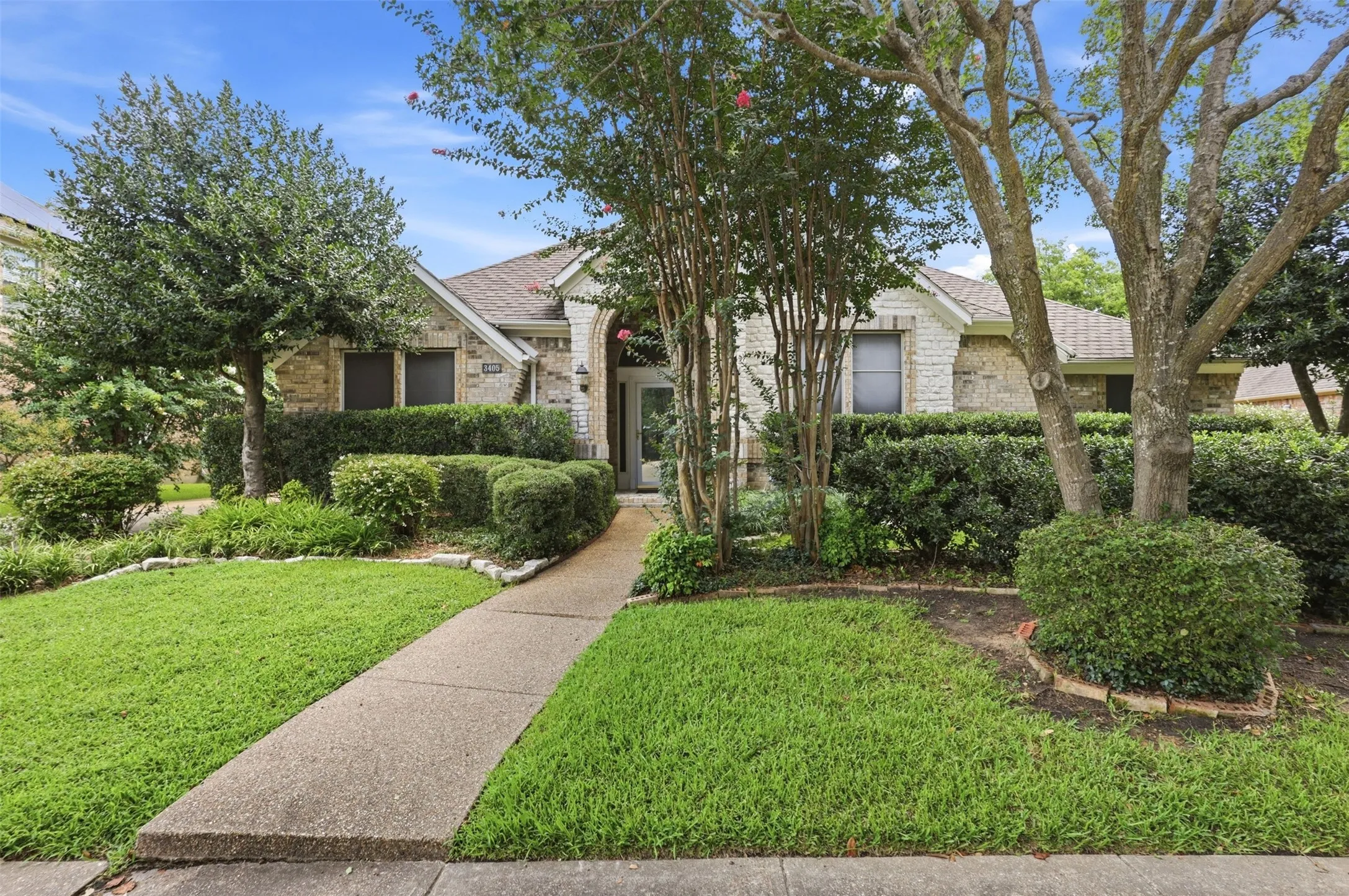 Single Family Residence For Sale in Dallas County , 3405 Westshore Drive, Rowlett, Texas 75088, 3 Bedroom, 3 Bathroom, 2 Garage spaces, 2,475 Sqft, built in 1994, mls#21332109, Real Estate Agent in Rowlett, Homes For Sale in Dallas county, Homes For Sale in Rowlett, Realtor in Rowlett Texas, Real Estate Brokerage Independent Realty Texas, Luminita Cordes Realtor