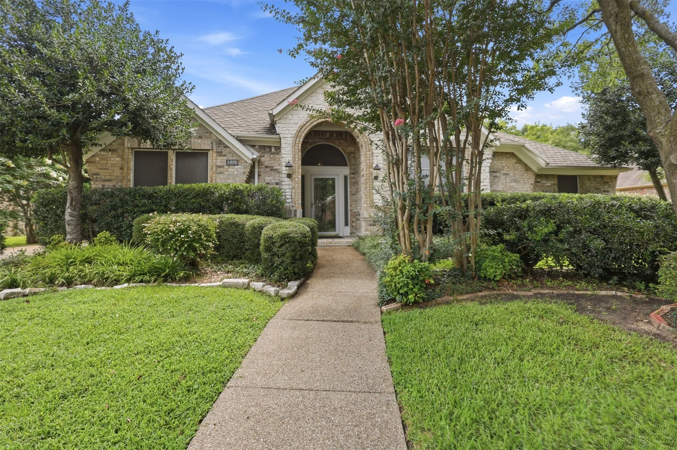 Single Family Residence For Sale in Dallas County , 3405 Westshore Drive, Rowlett, Texas 75088, 3 Bedroom, 3 Bathroom, 2 Garage spaces, 2,475 Sqft, built in 1994, mls#21332109, Real Estate Agent in Rowlett, Homes For Sale in Dallas county, Homes For Sale in Rowlett, Realtor in Rowlett Texas, Real Estate Brokerage Independent Realty Texas, Luminita Cordes Realtor