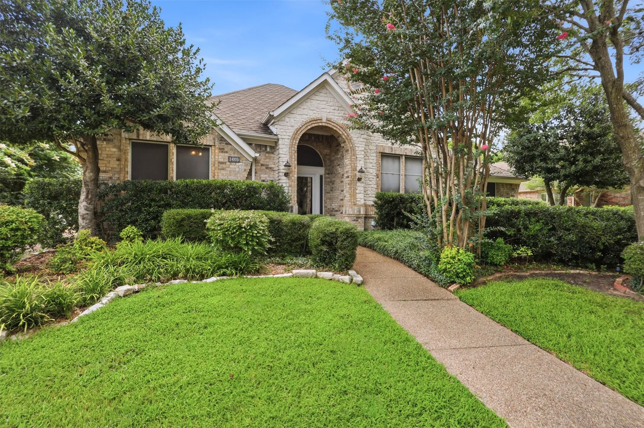 Single Family Residence For Sale in Dallas County , 3405 Westshore Drive, Rowlett, Texas 75088, 3 Bedroom, 3 Bathroom, 2 Garage spaces, 2,475 Sqft, built in 1994, mls#21332109, Real Estate Agent in Rowlett, Homes For Sale in Dallas county, Homes For Sale in Rowlett, Realtor in Rowlett Texas, Real Estate Brokerage Independent Realty Texas, Luminita Cordes Realtor