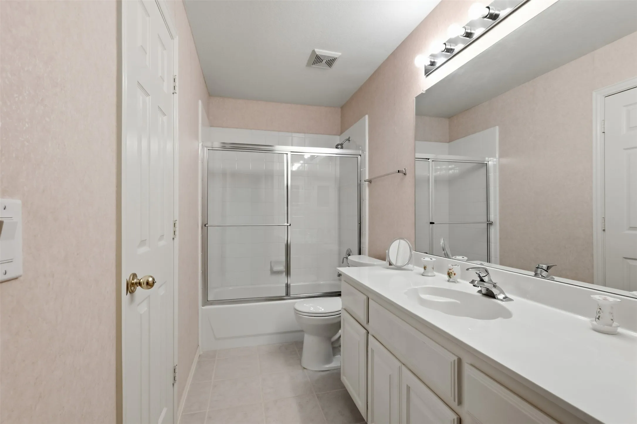 Single Family Residence For Sale in Dallas County , 3405 Westshore Drive, Rowlett, Texas 75088, 3 Bedroom, 3 Bathroom, 2 Garage spaces, 2,475 Sqft, built in 1994, mls#21332109, Real Estate Agent in Rowlett, Homes For Sale in Dallas county, Homes For Sale in Rowlett, Realtor in Rowlett Texas, Real Estate Brokerage Independent Realty Texas, Luminita Cordes Realtor