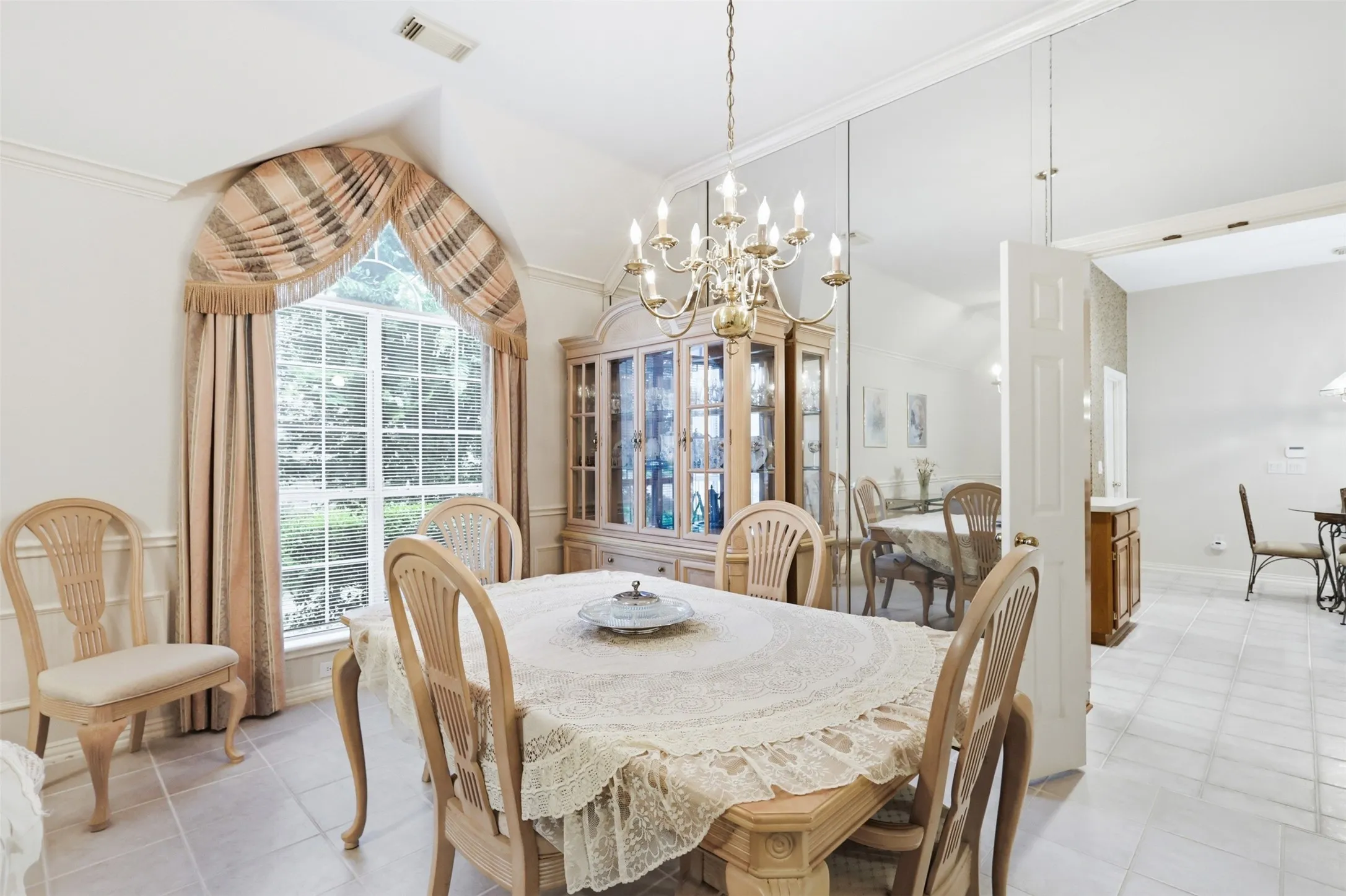 Single Family Residence For Sale in Dallas County , 3405 Westshore Drive, Rowlett, Texas 75088, 3 Bedroom, 3 Bathroom, 2 Garage spaces, 2,475 Sqft, built in 1994, mls#21332109, Real Estate Agent in Rowlett, Homes For Sale in Dallas county, Homes For Sale in Rowlett, Realtor in Rowlett Texas, Real Estate Brokerage Independent Realty Texas, Luminita Cordes Realtor