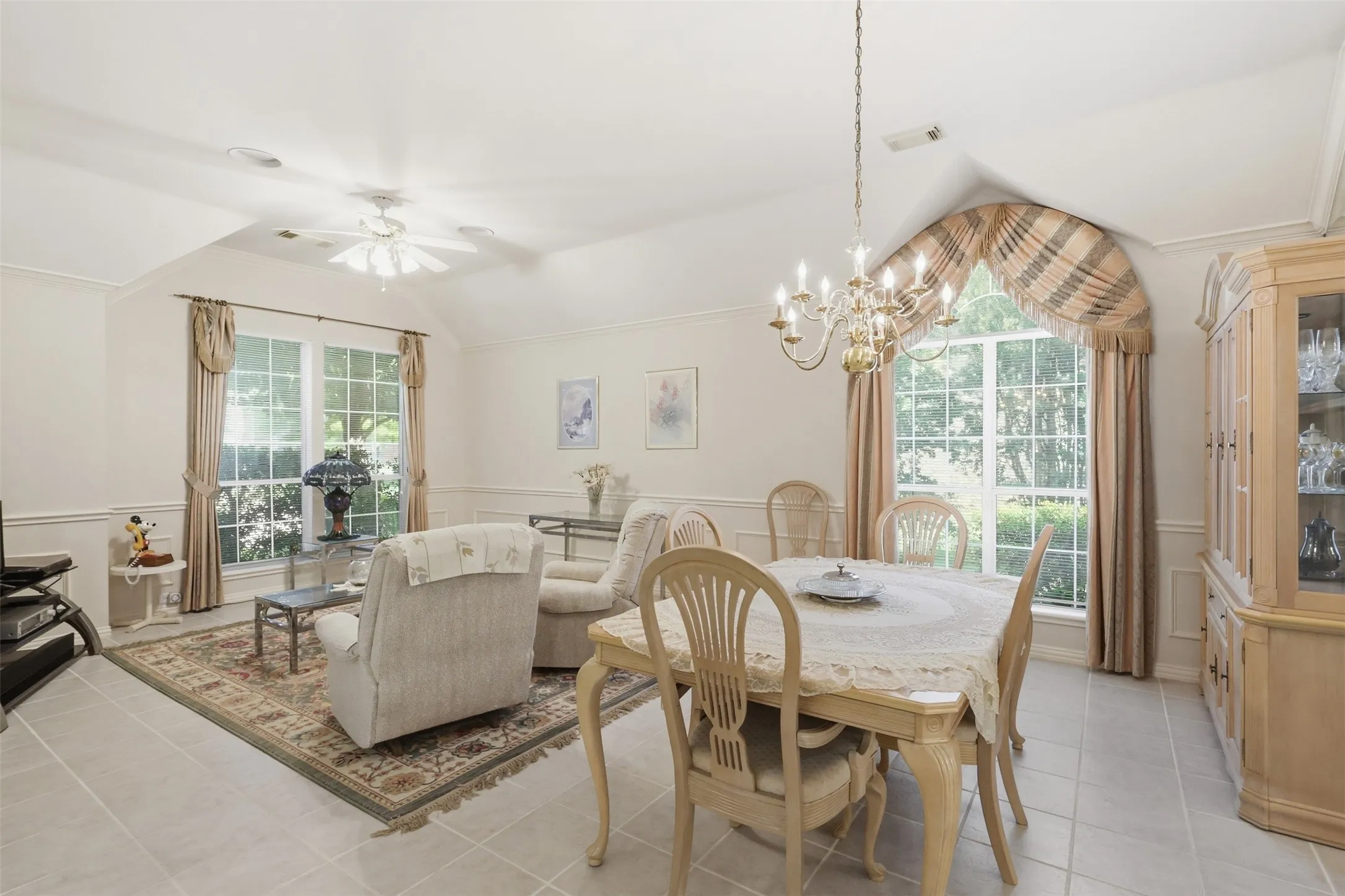 Single Family Residence For Sale in Dallas County , 3405 Westshore Drive, Rowlett, Texas 75088, 3 Bedroom, 3 Bathroom, 2 Garage spaces, 2,475 Sqft, built in 1994, mls#21332109, Real Estate Agent in Rowlett, Homes For Sale in Dallas county, Homes For Sale in Rowlett, Realtor in Rowlett Texas, Real Estate Brokerage Independent Realty Texas, Luminita Cordes Realtor