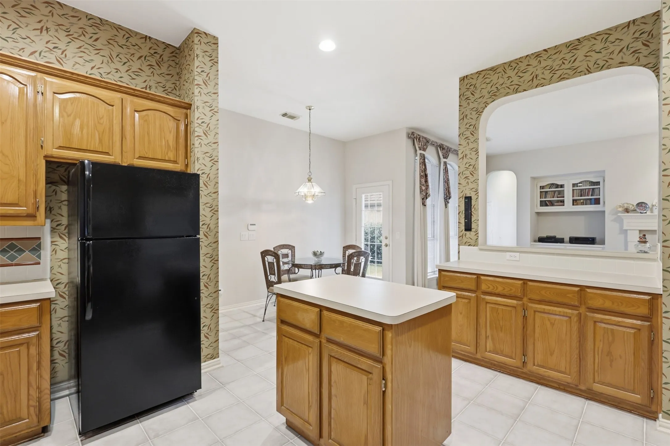 Single Family Residence For Sale in Dallas County , 3405 Westshore Drive, Rowlett, Texas 75088, 3 Bedroom, 3 Bathroom, 2 Garage spaces, 2,475 Sqft, built in 1994, mls#21332109, Real Estate Agent in Rowlett, Homes For Sale in Dallas county, Homes For Sale in Rowlett, Realtor in Rowlett Texas, Real Estate Brokerage Independent Realty Texas, Luminita Cordes Realtor