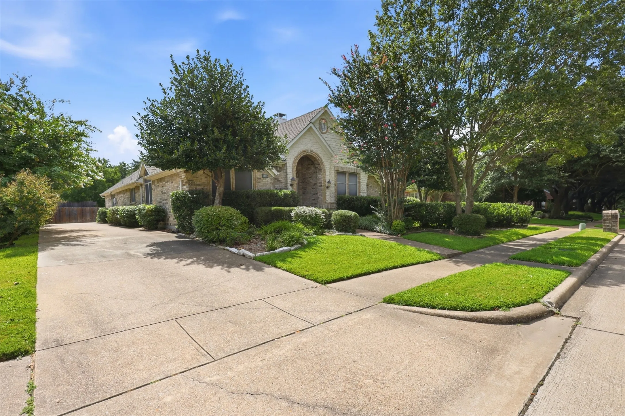 Single Family Residence For Sale in Dallas County , 3405 Westshore Drive, Rowlett, Texas 75088, 3 Bedroom, 3 Bathroom, 2 Garage spaces, 2,475 Sqft, built in 1994, mls#21332109, Real Estate Agent in Rowlett, Homes For Sale in Dallas county, Homes For Sale in Rowlett, Realtor in Rowlett Texas, Real Estate Brokerage Independent Realty Texas, Luminita Cordes Realtor