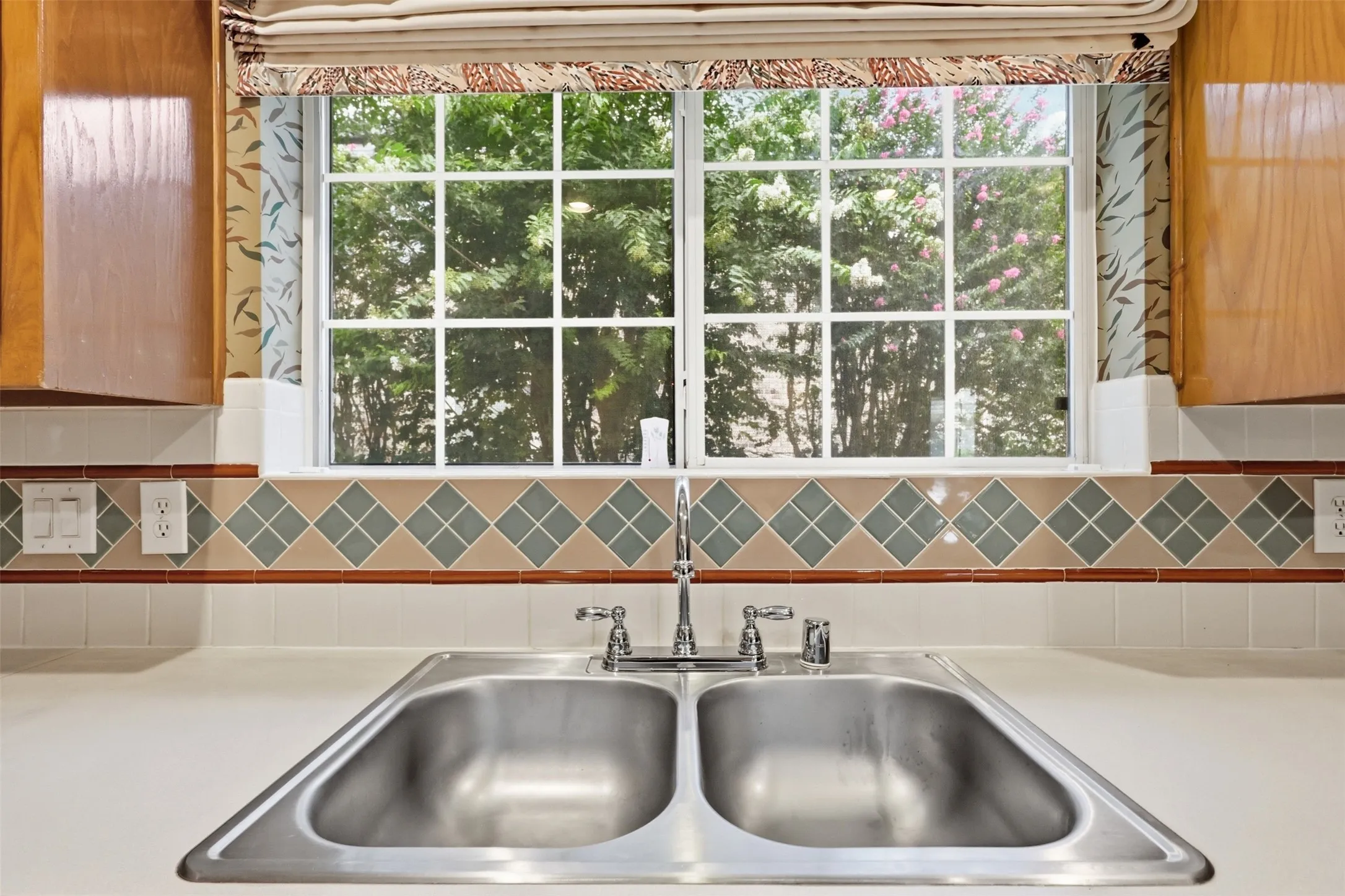 Single Family Residence For Sale in Dallas County , 3405 Westshore Drive, Rowlett, Texas 75088, 3 Bedroom, 3 Bathroom, 2 Garage spaces, 2,475 Sqft, built in 1994, mls#21332109, Real Estate Agent in Rowlett, Homes For Sale in Dallas county, Homes For Sale in Rowlett, Realtor in Rowlett Texas, Real Estate Brokerage Independent Realty Texas, Luminita Cordes Realtor